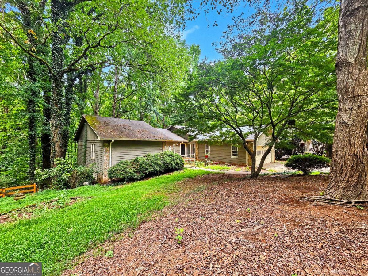 1740 Deer Run Dr SW — photo