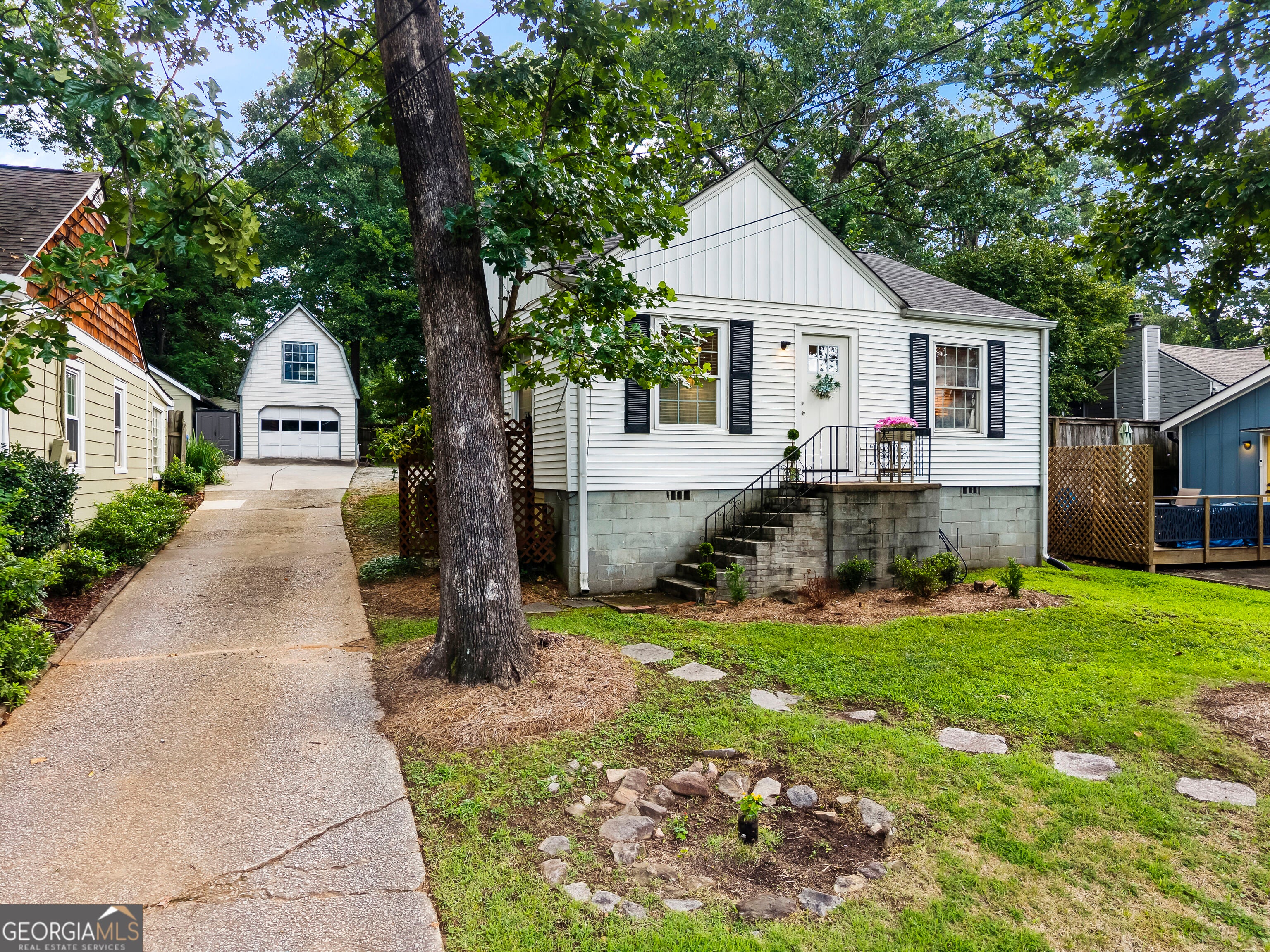 1467 Hawthorne Ave NW — photo