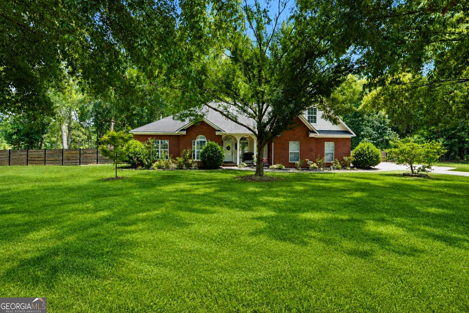 1201 E Hampton Dr — photo