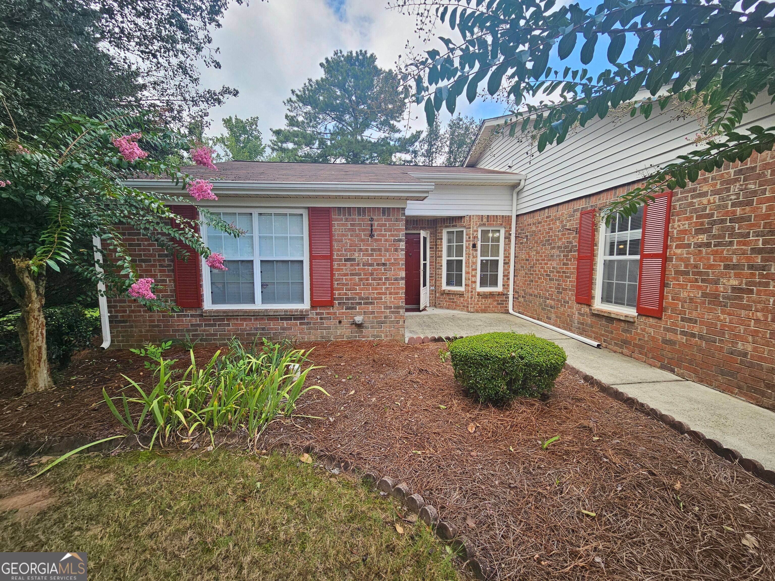 235 Monmouth Dr — photo