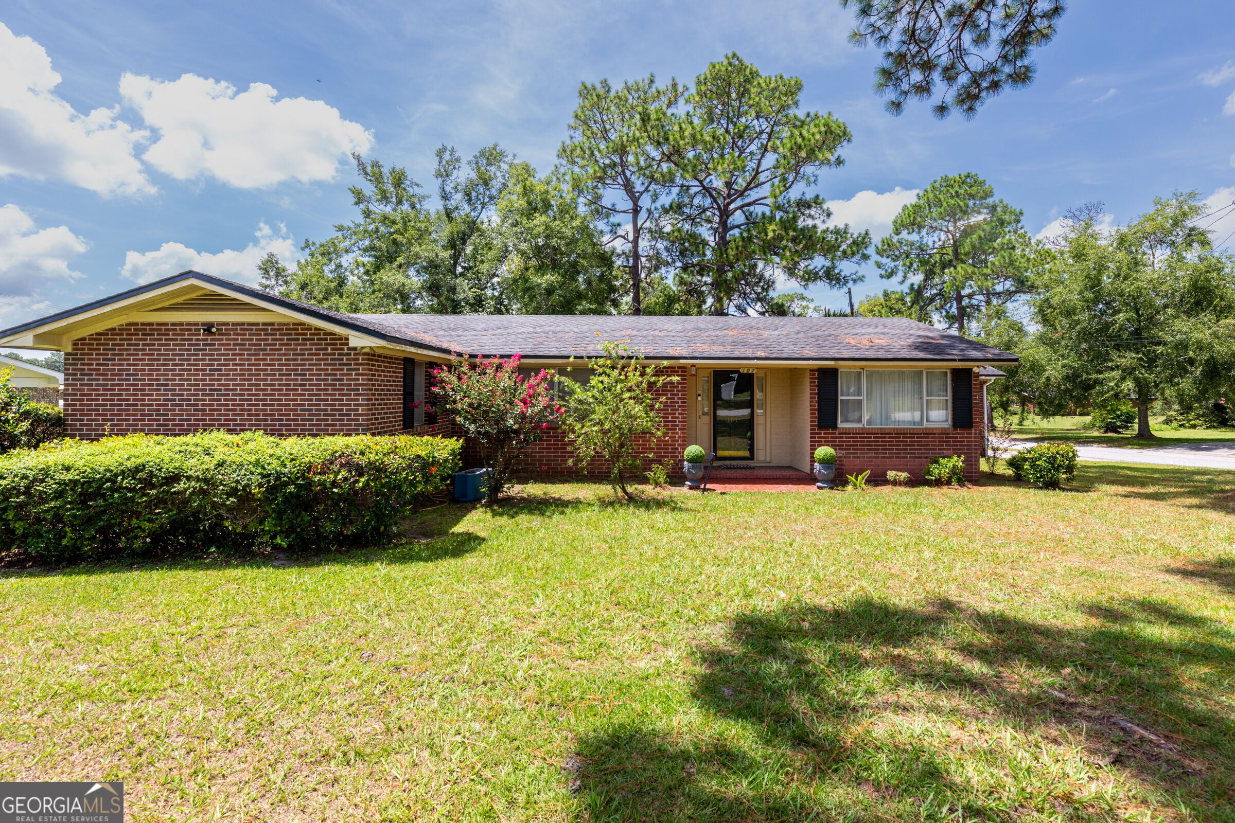 107 Community Dr — photo