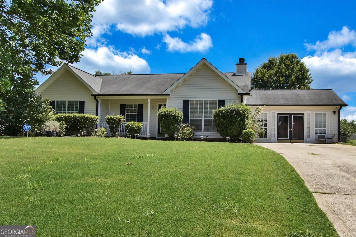 140 Greenleaf Dr — photo