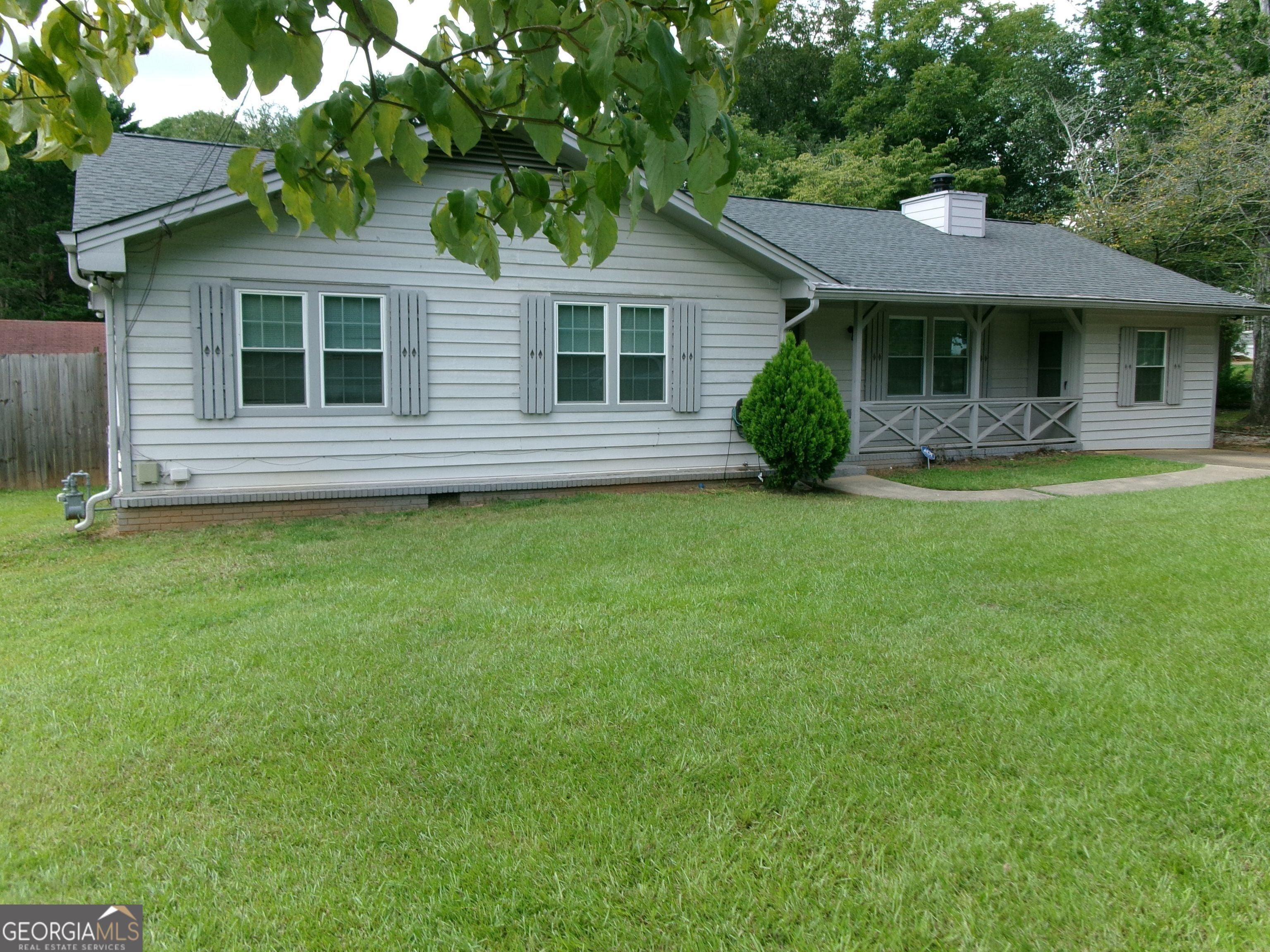 390 Amity Ct — photo