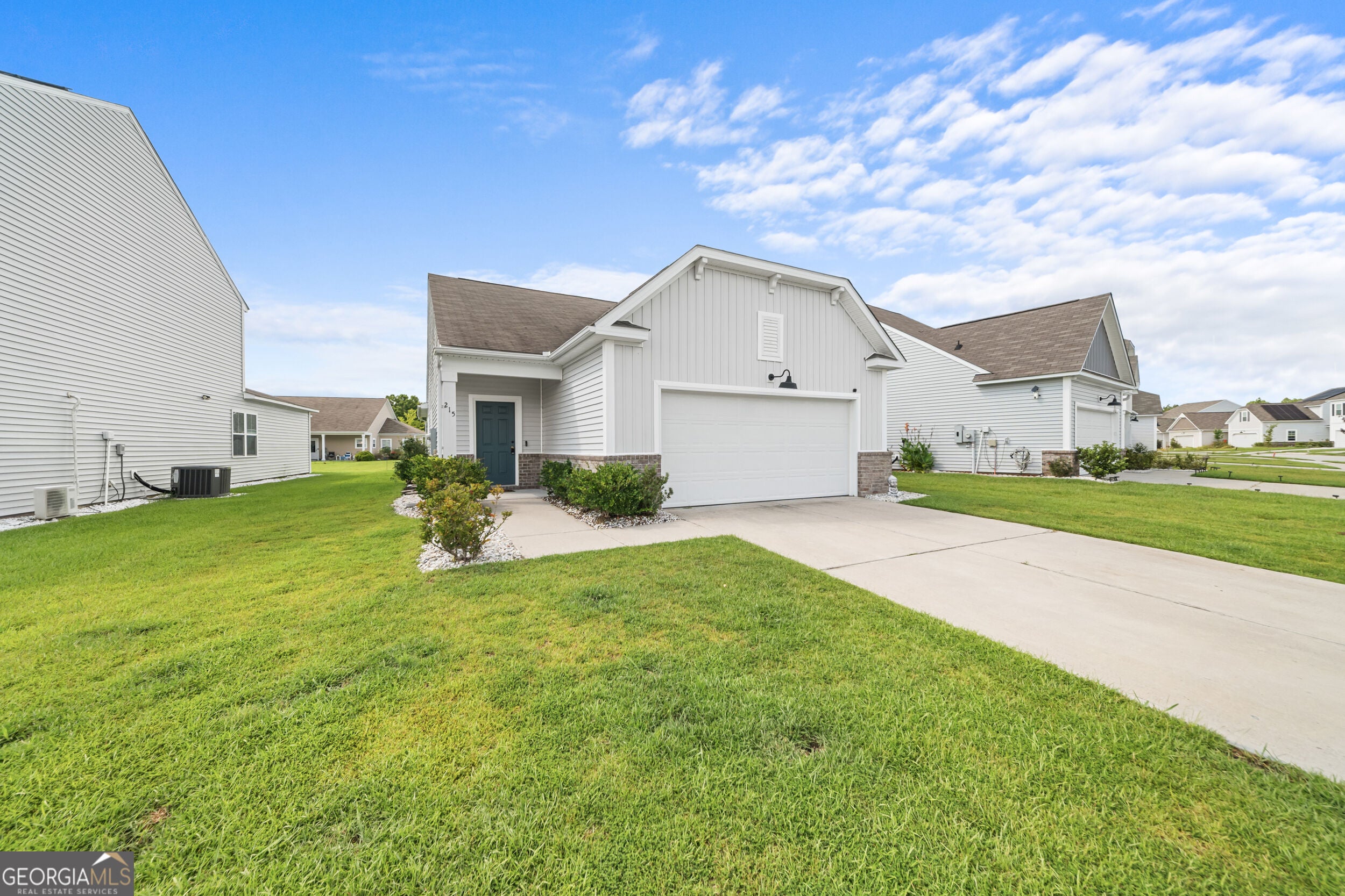 215 Crabapple Cir — photo
