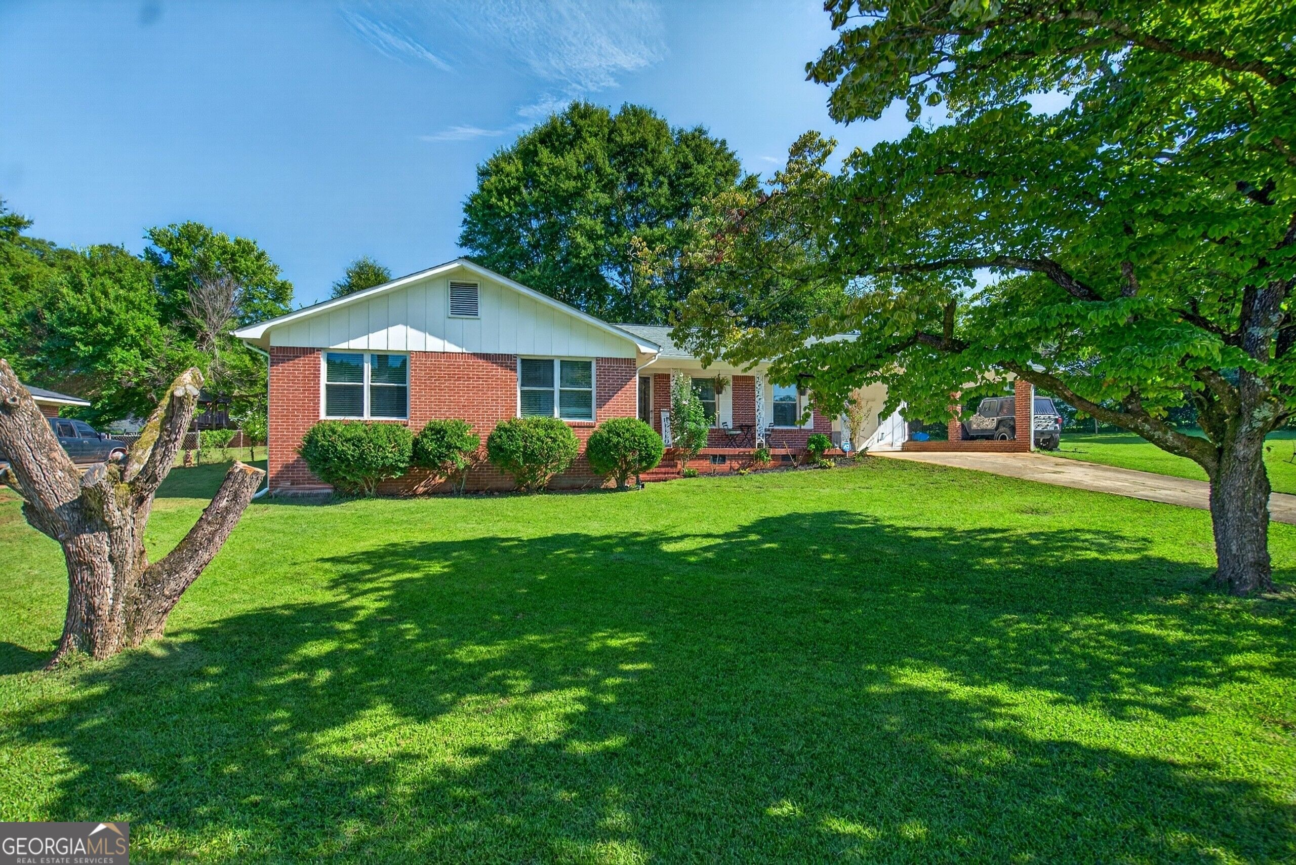 928 Norwood Dr — photo