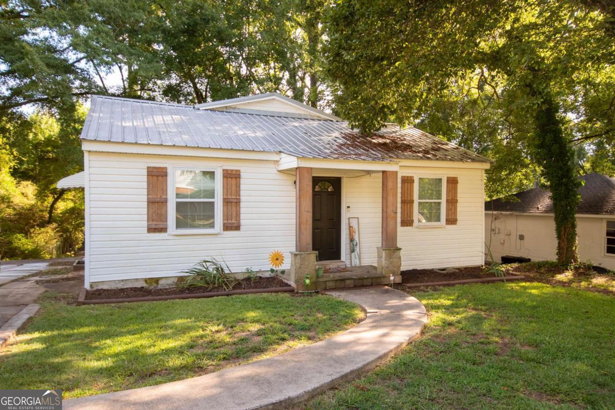 211 Rutland Circle — photo