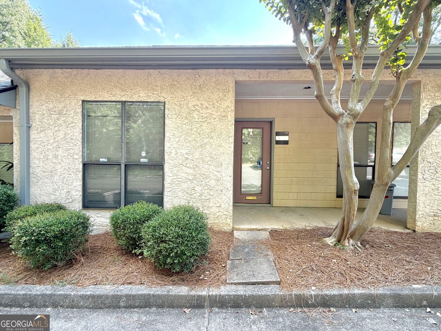 875 Old Roswell Rd G300 — photo