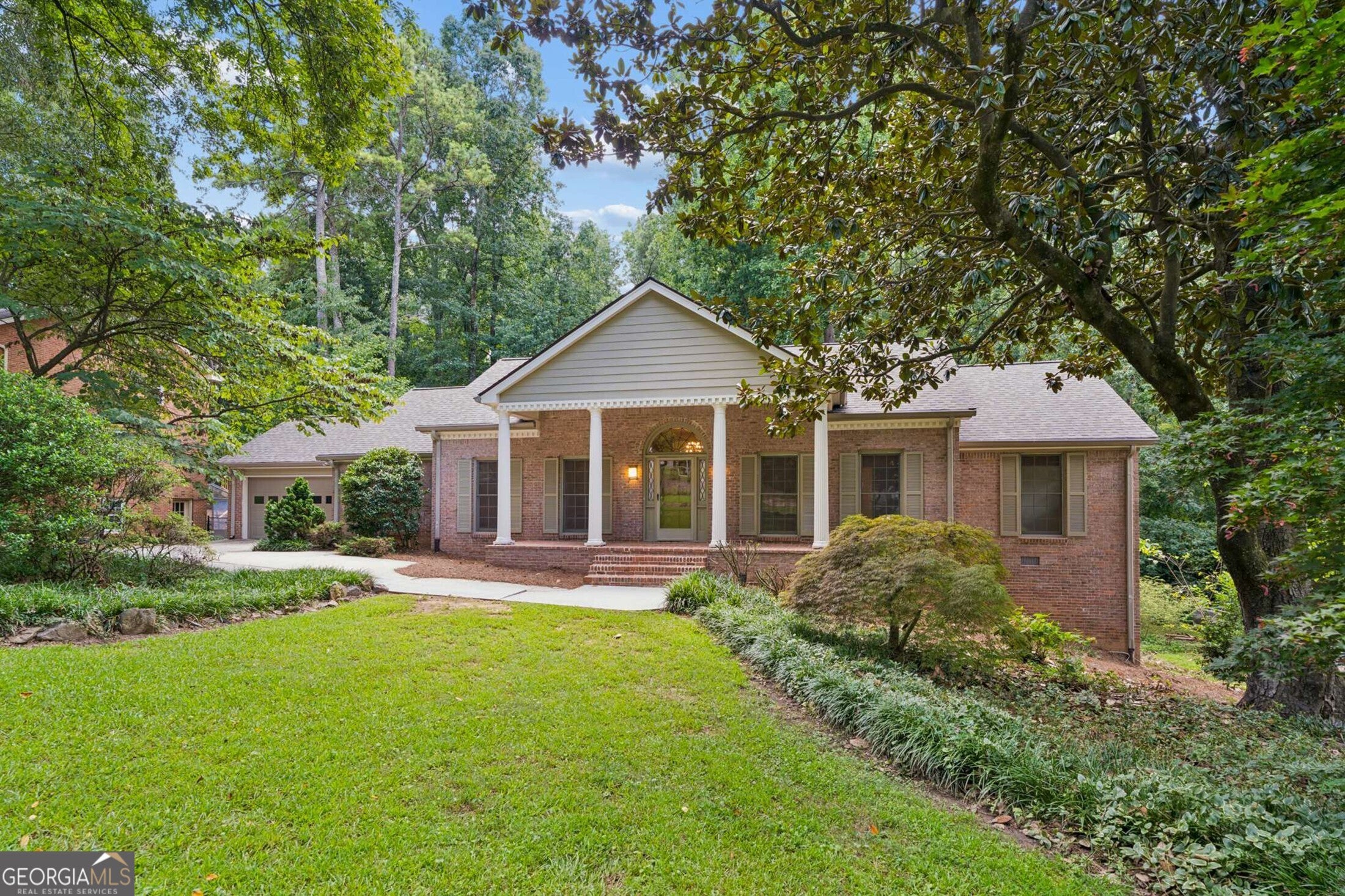 2724 Cravey Dr — photo