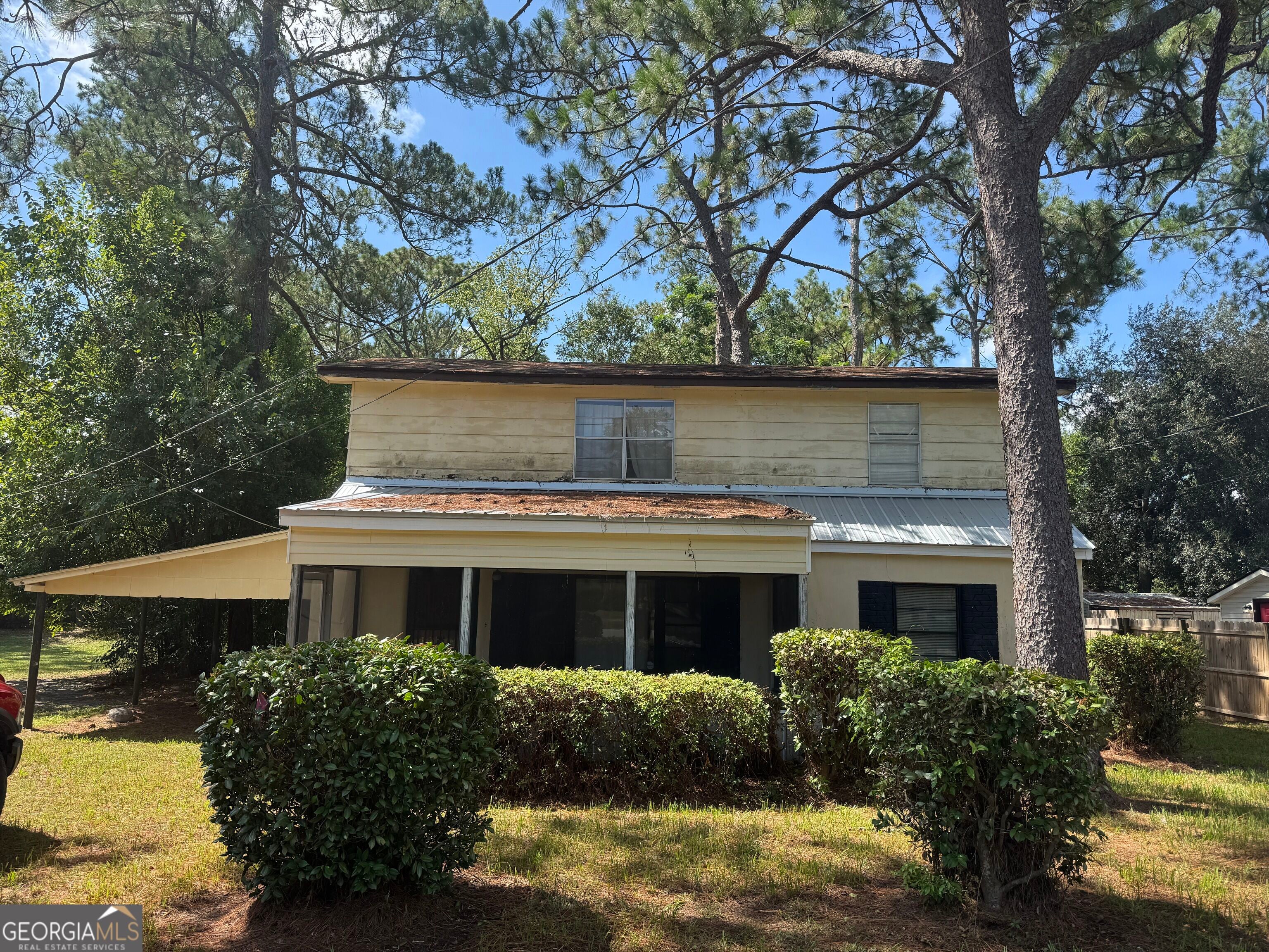 513 Community Dr — photo