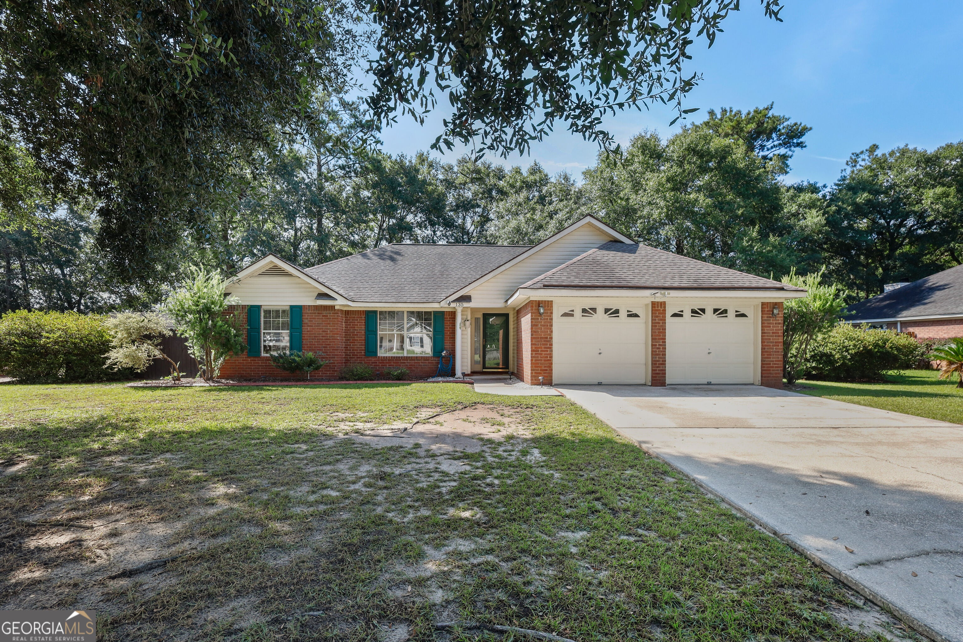 135 Hawthorne Dr — photo