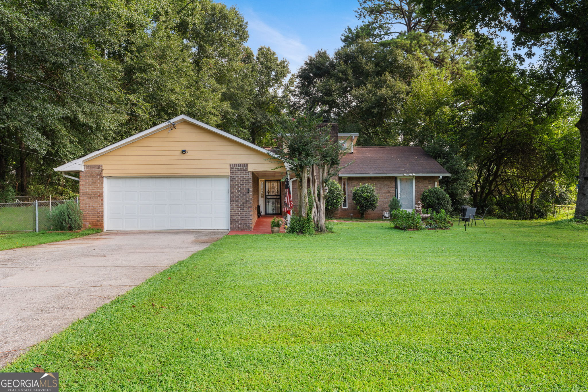 2174 Martin Way — photo