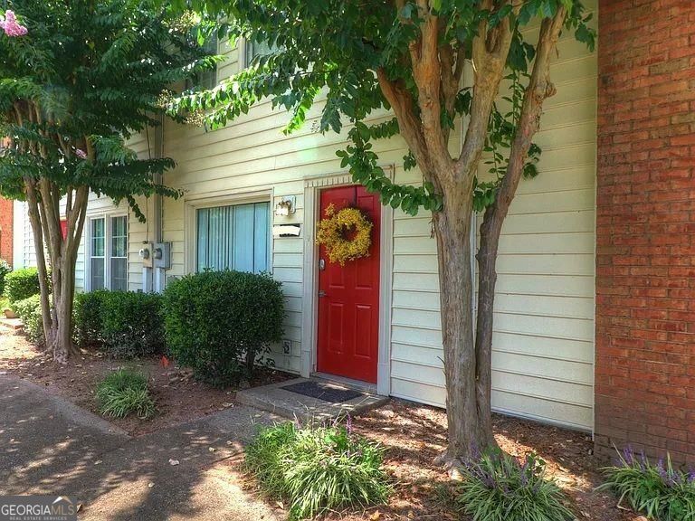 213 High Creek Dr — photo