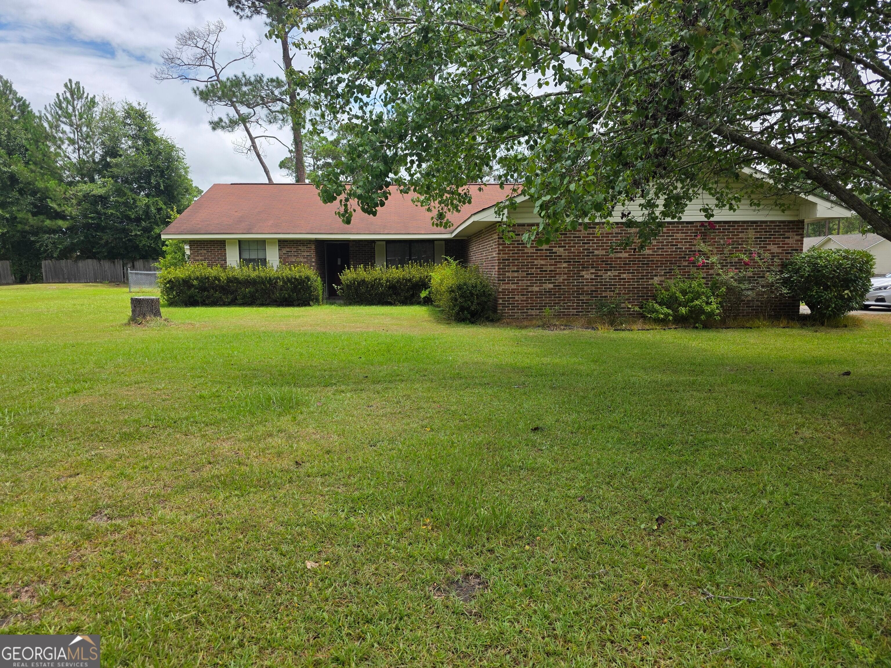 227 Colonial Dr — photo