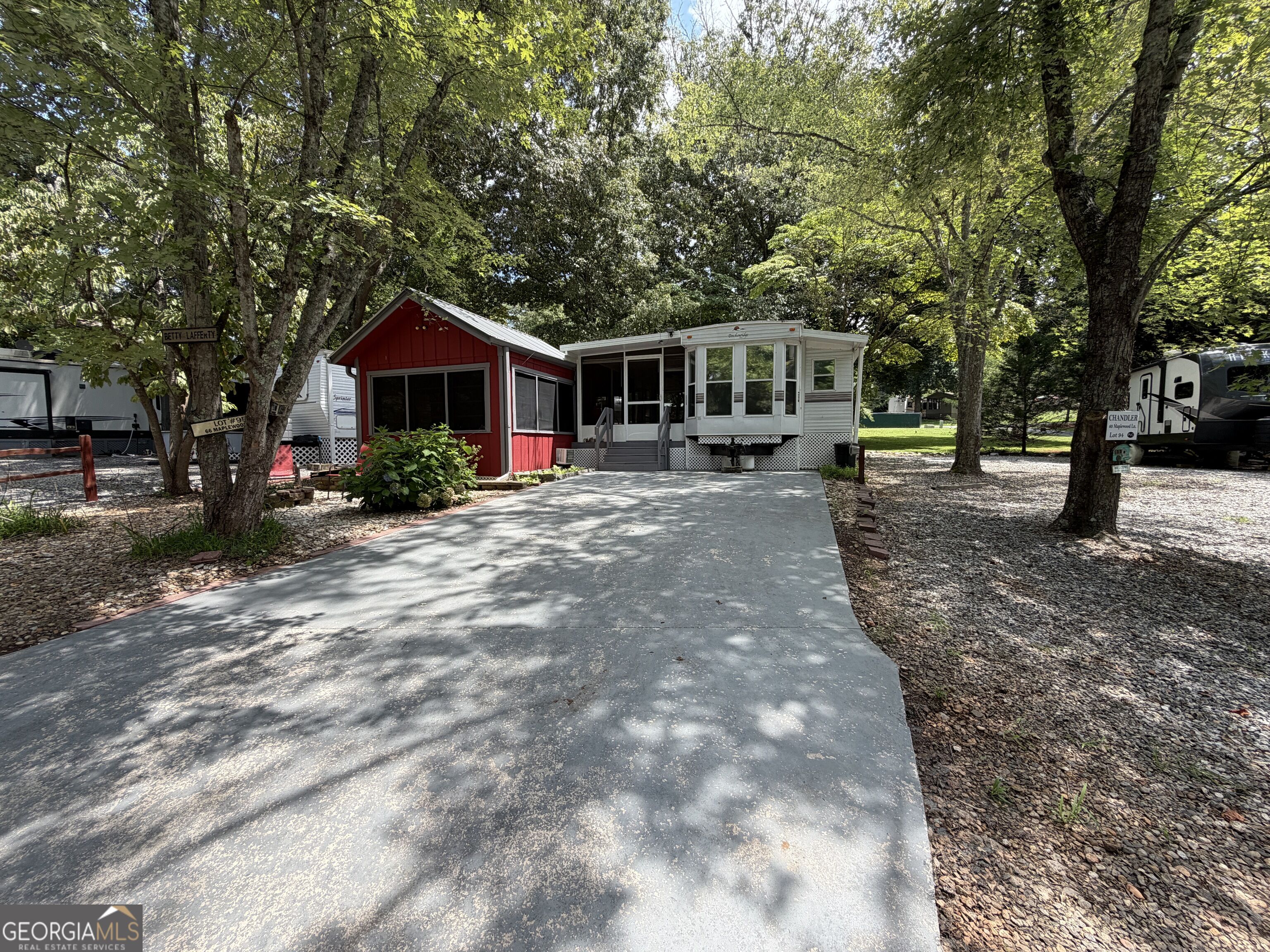 66 Maple Wood Ln — photo