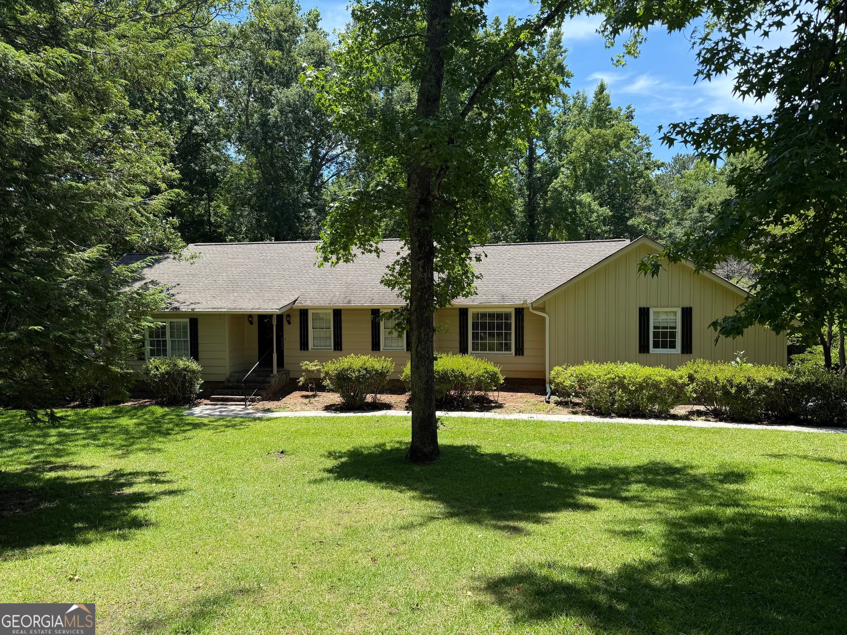 135 Kennesaw Dr — photo