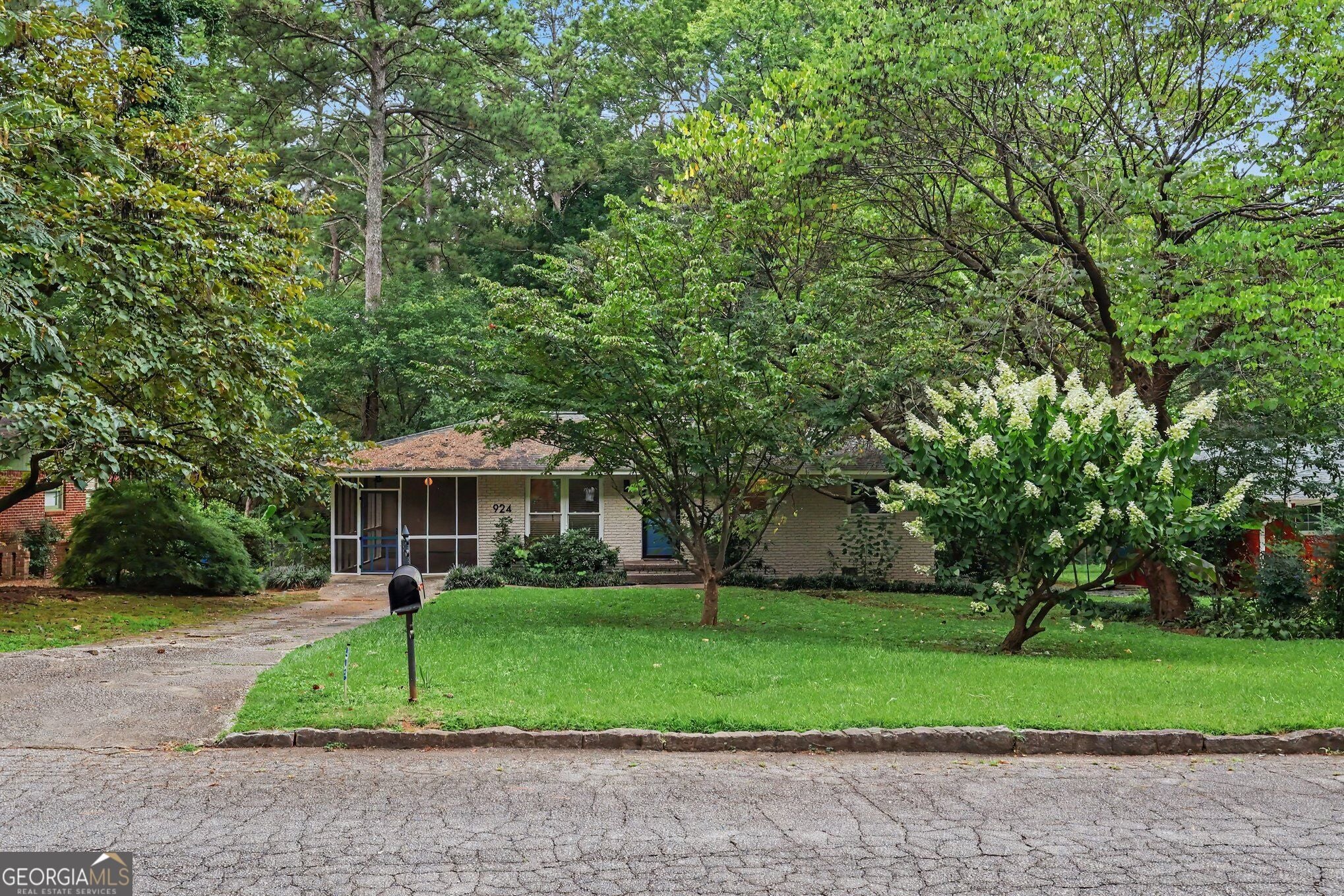924 Greenbriar Pl — photo