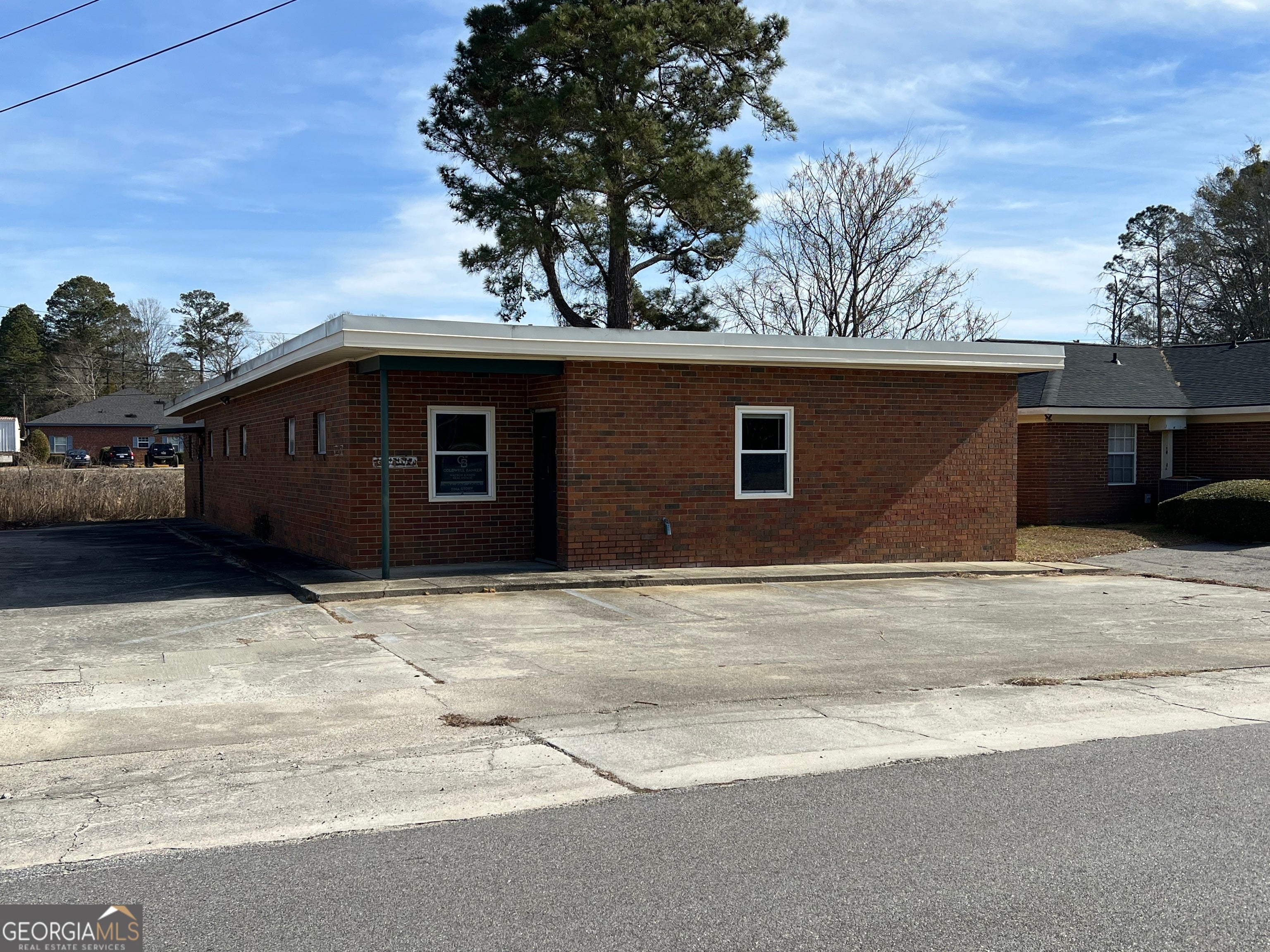 320 Hospital Dr — photo