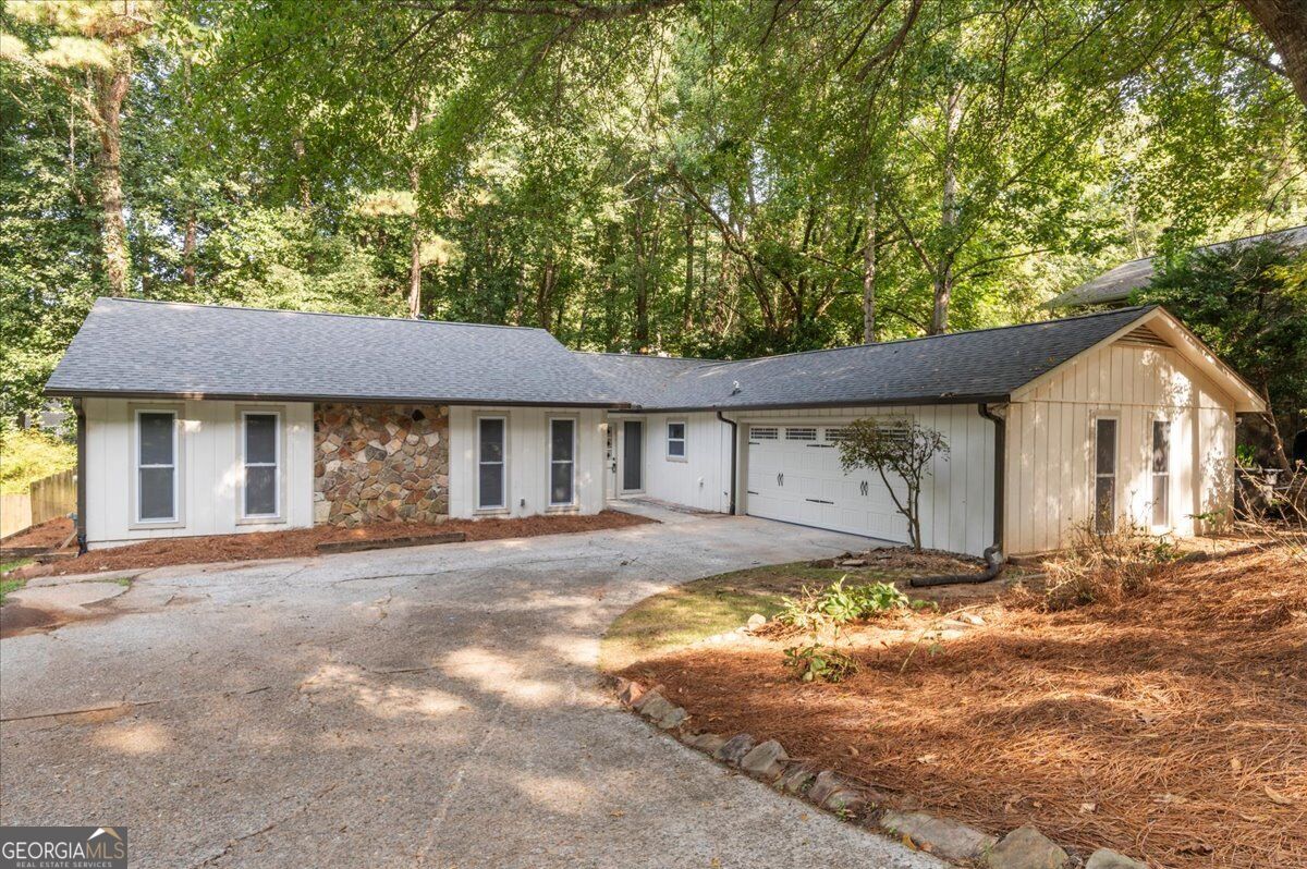 9570 Hillside Dr — photo