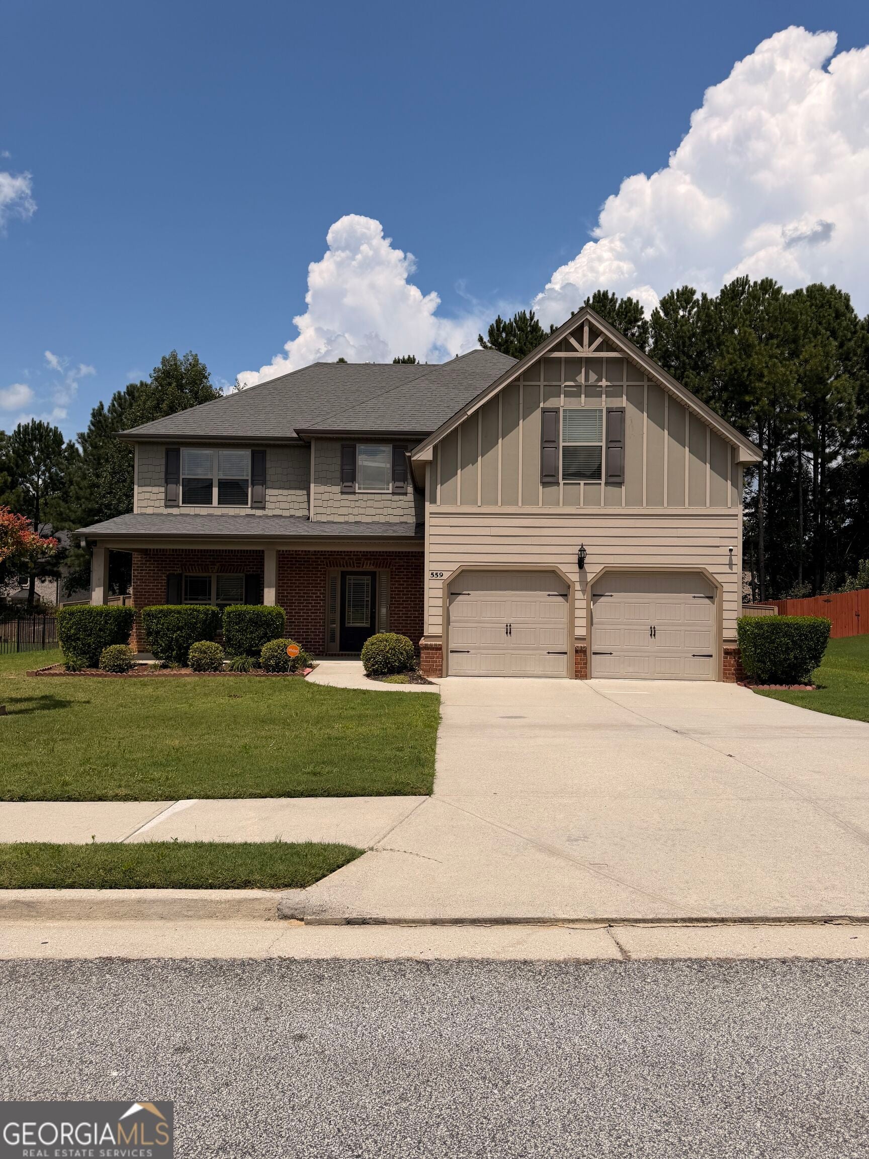 559 Madison Park Dr — photo