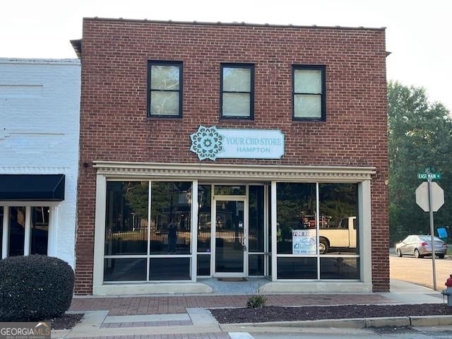 2 N East Main St — photo