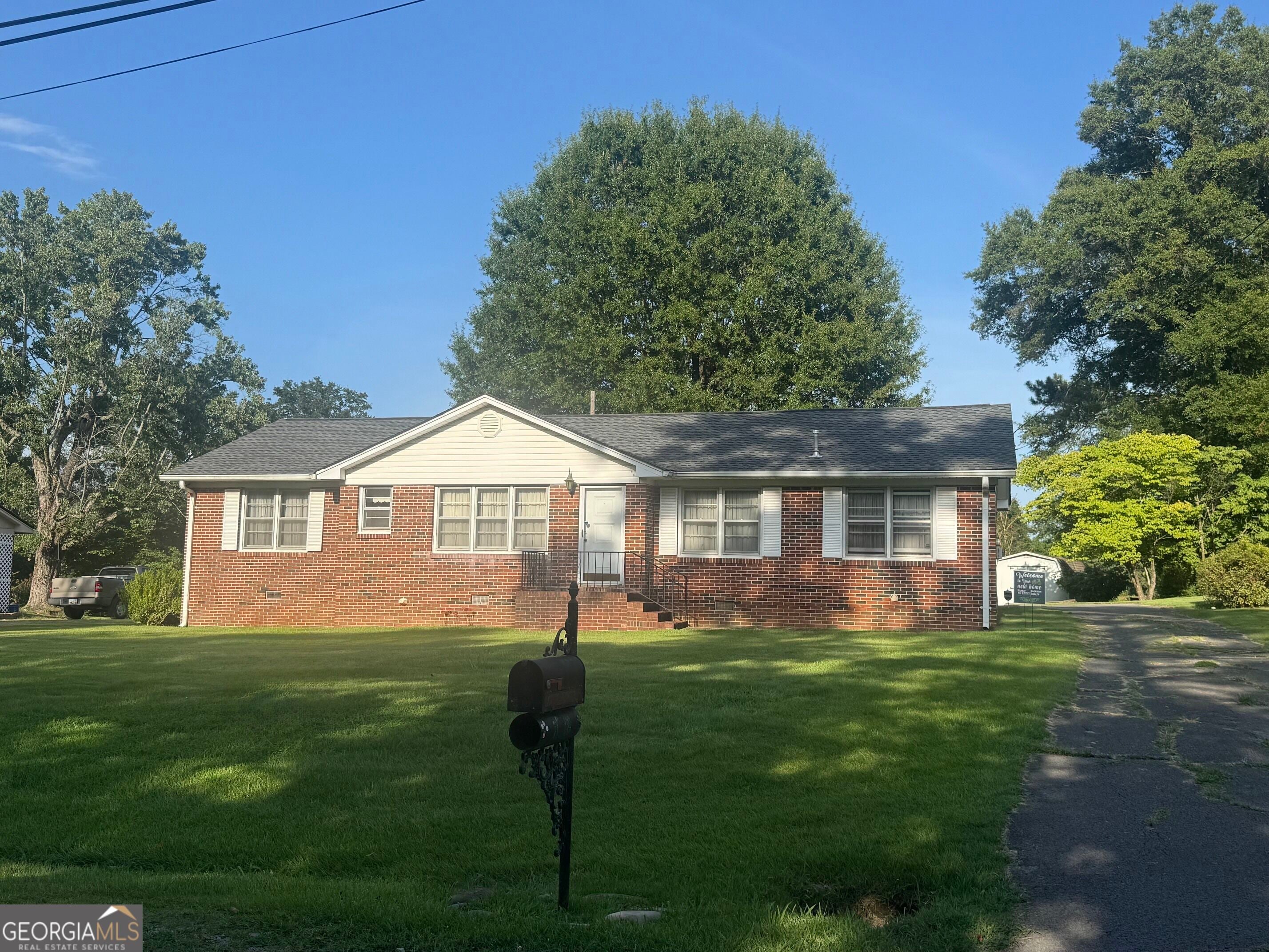 296 Goodwin Dr — photo