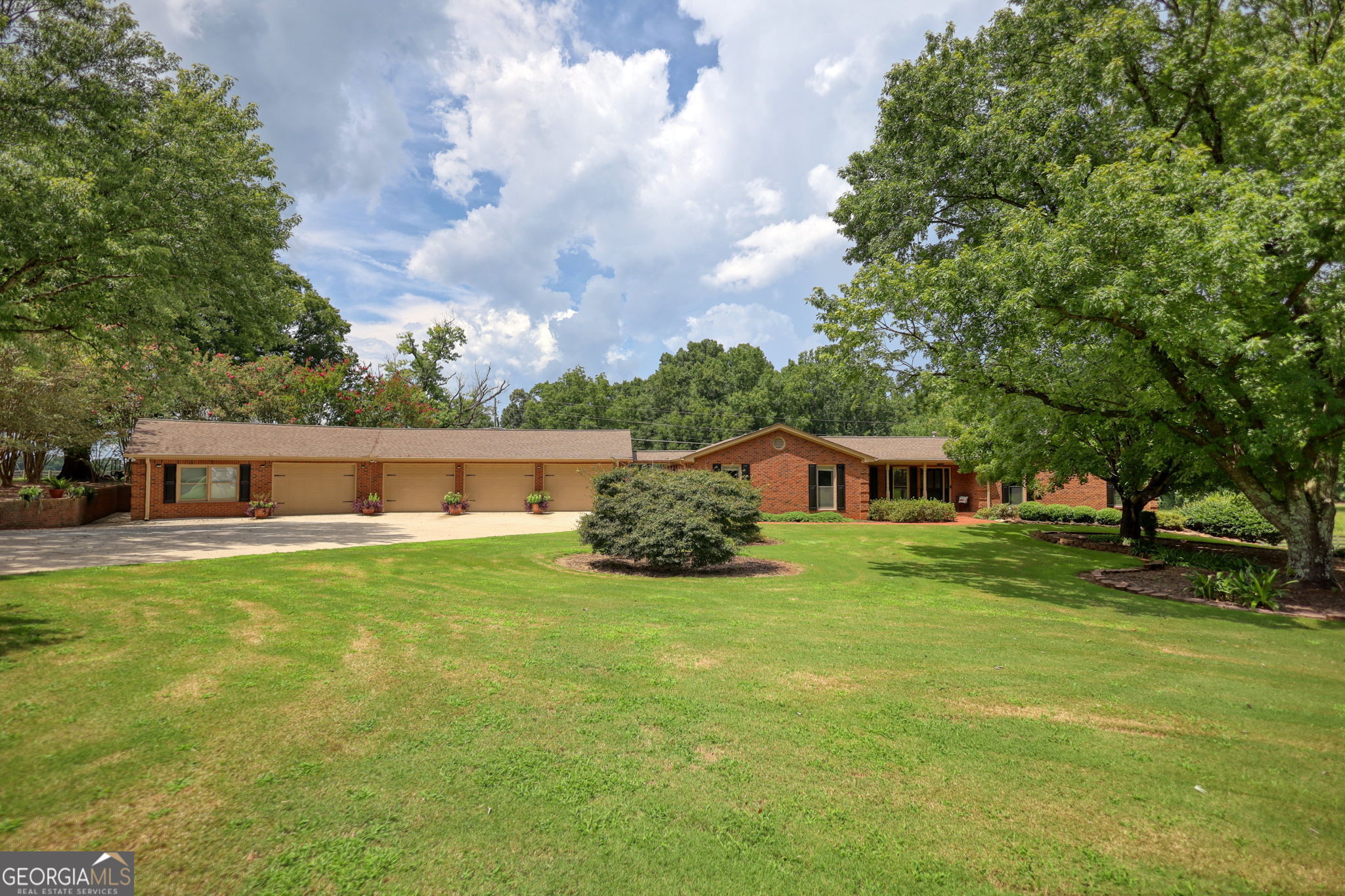 3331 Highway 213 — photo