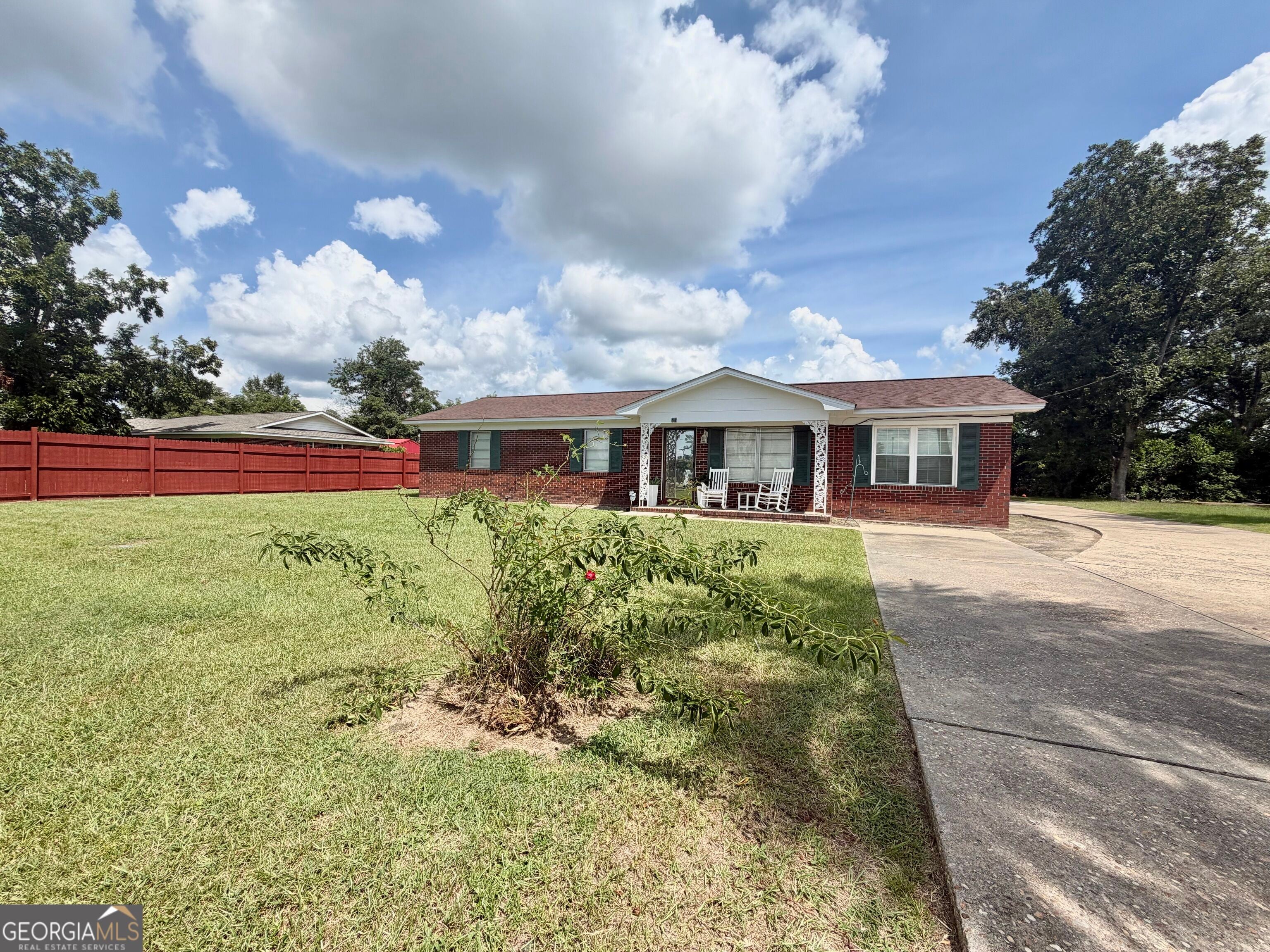 76 Burkett's Ferry Rd — photo