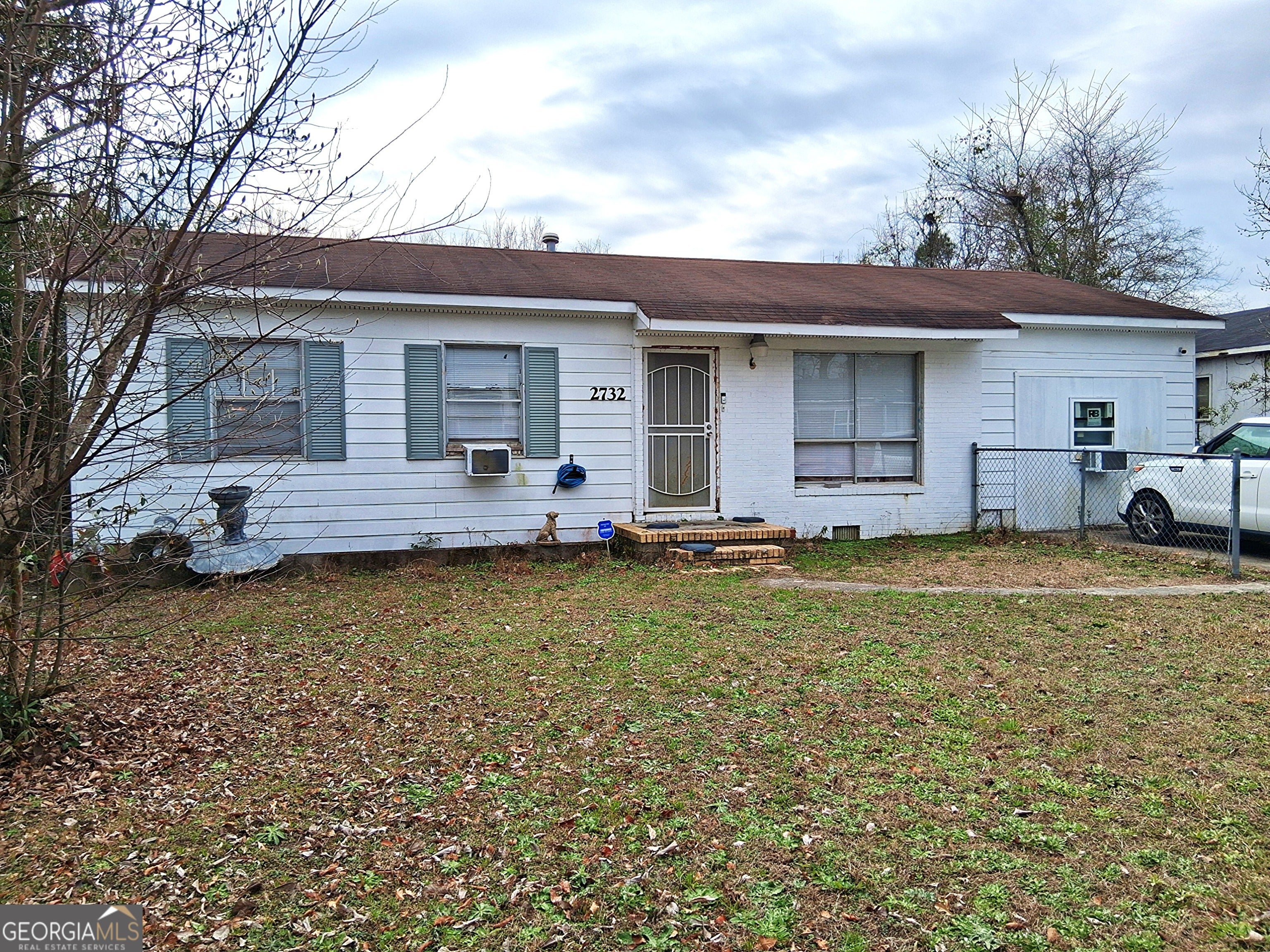 2732 Village Green Ln — photo