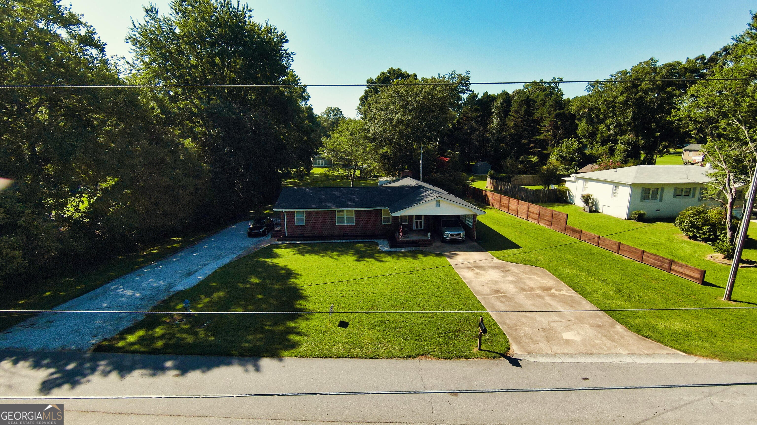 156 Lakeshore Dr — photo