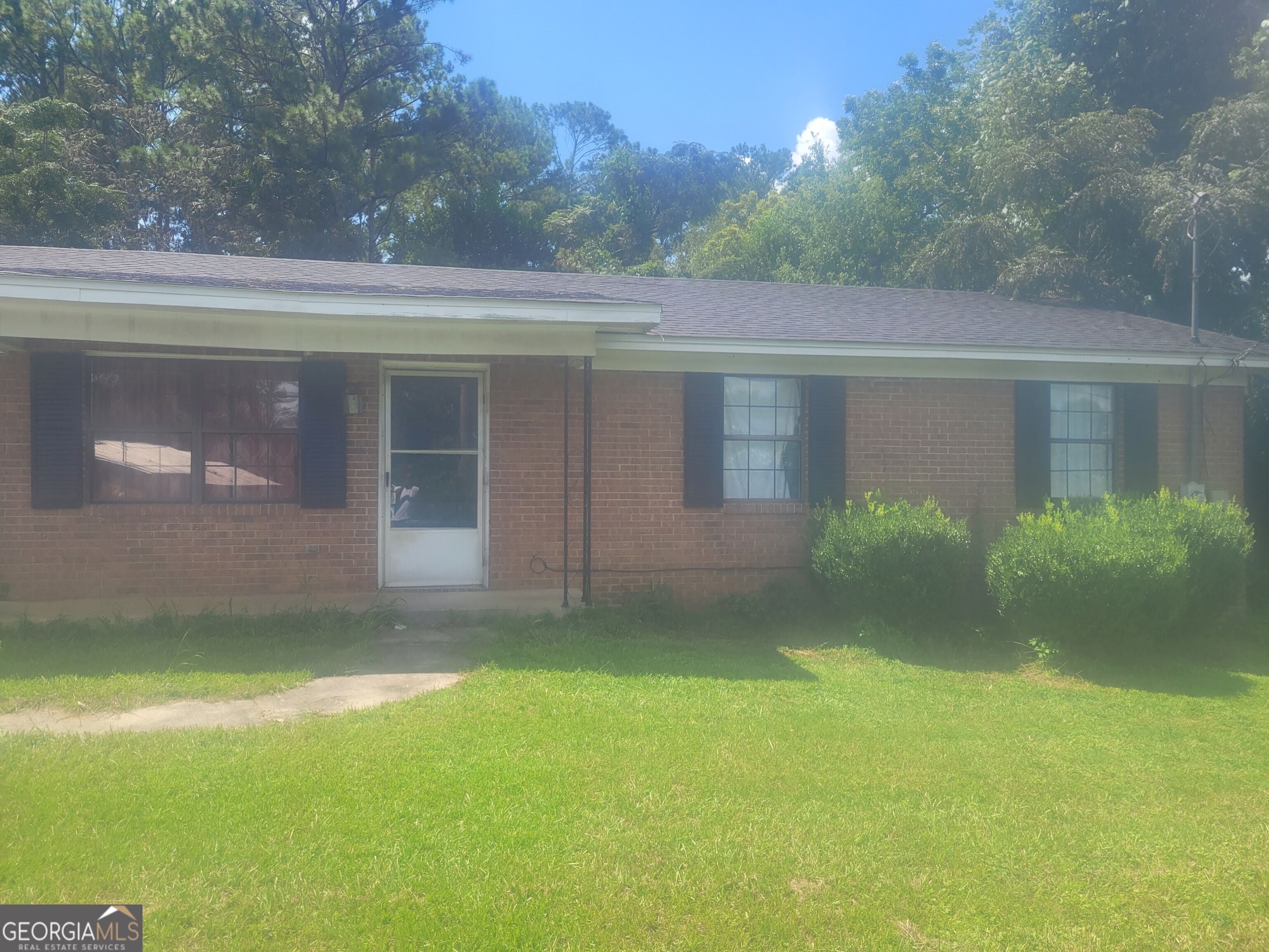 1100 N Reddick Rd — photo