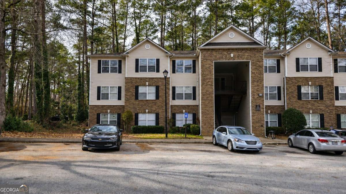8301 Par Four Way — photo