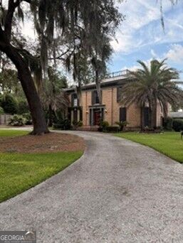 310 Lee Blvd — photo