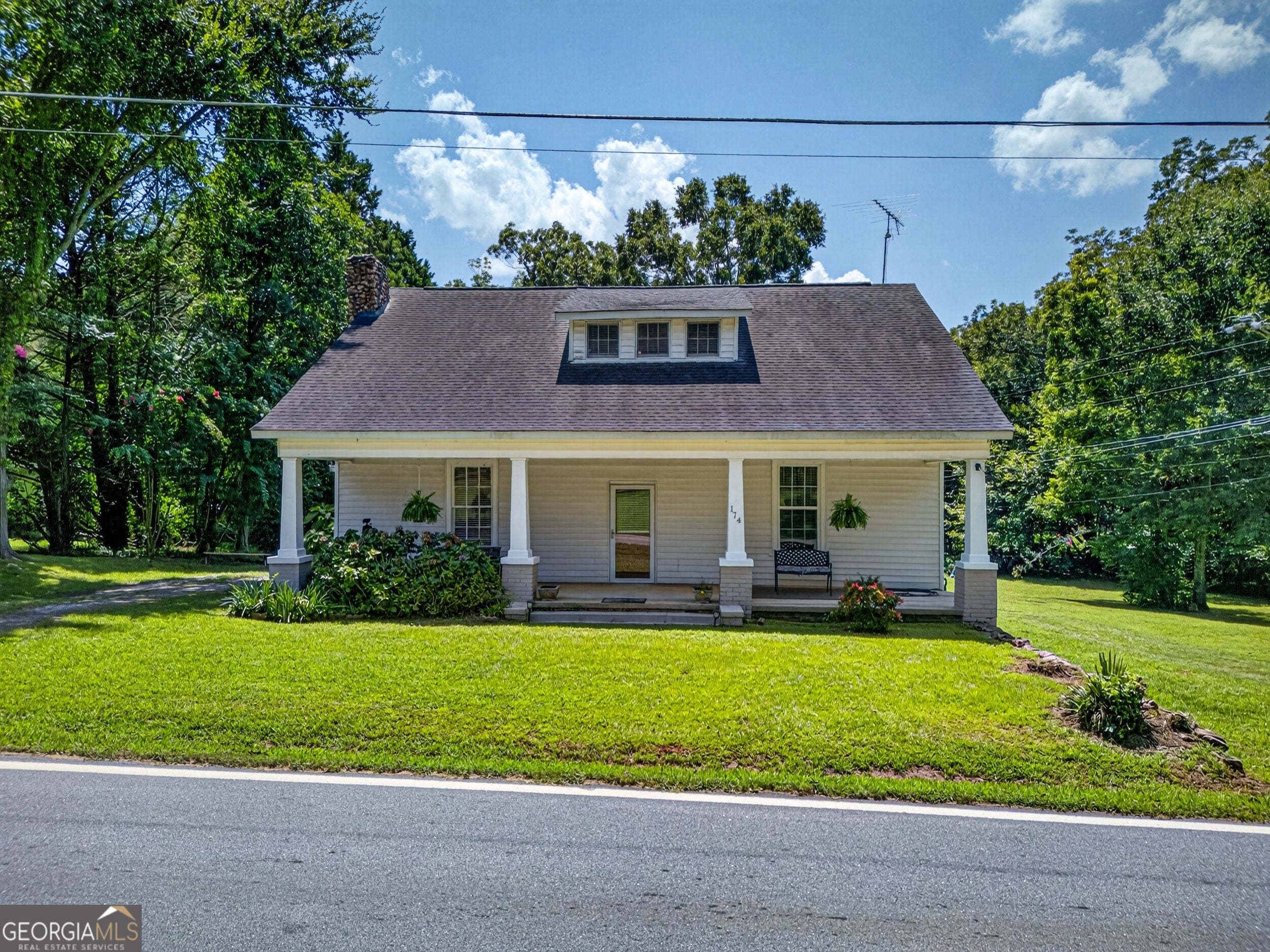 174 Sanford Dr — photo