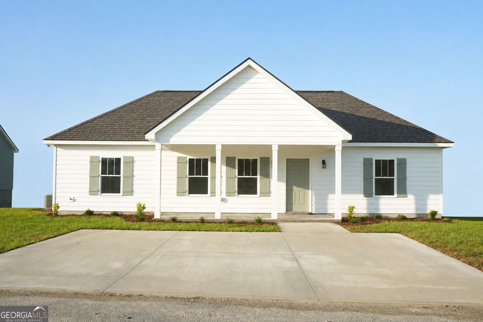 140 Avalon Trce — photo