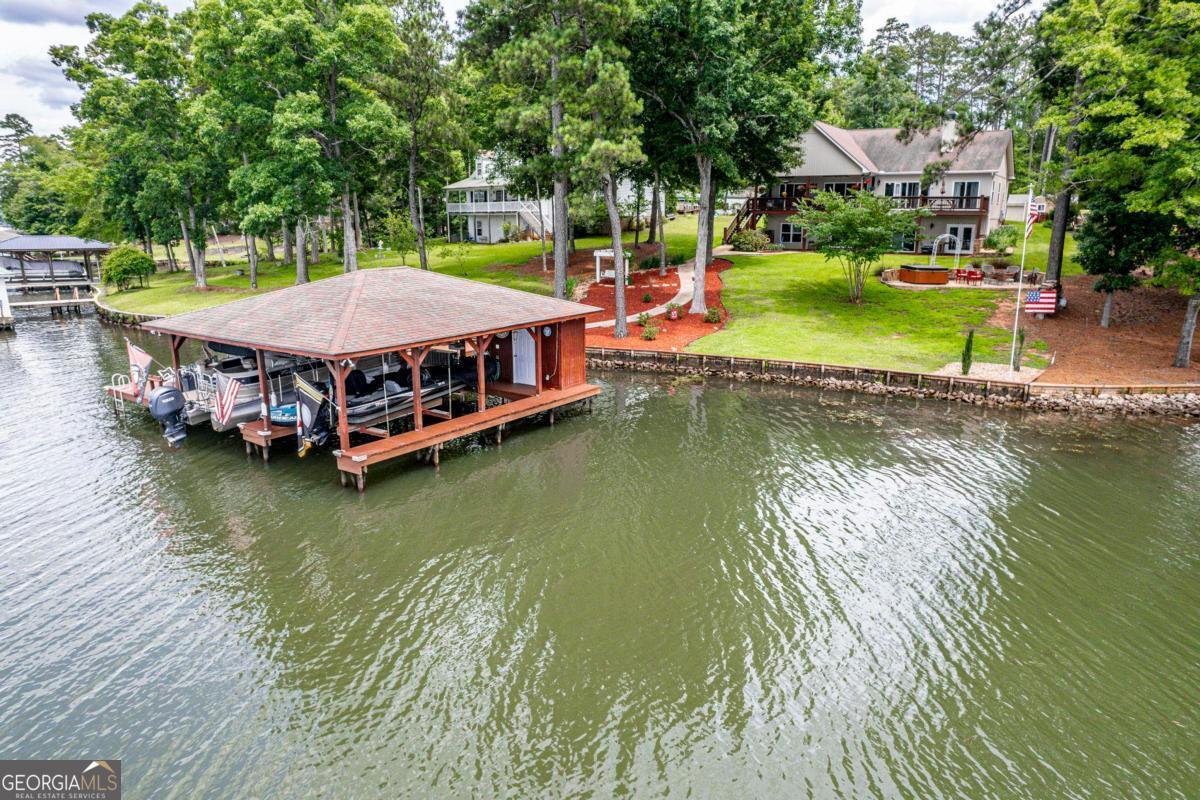 3690 Lakecrest Dr — photo