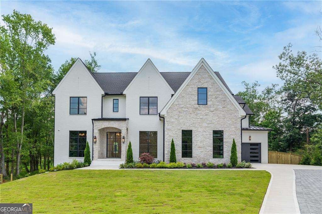 290 Christopher Robin Rd — photo
