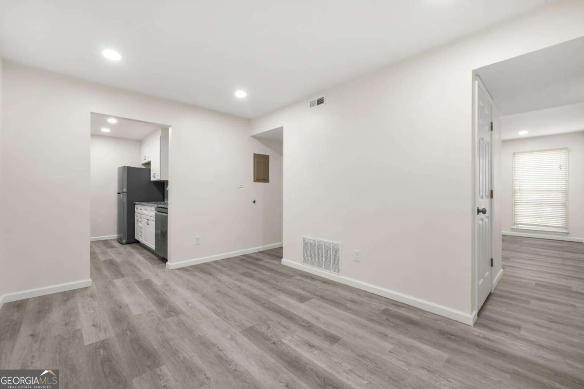 1166 Booth Rd SW 202 — photo