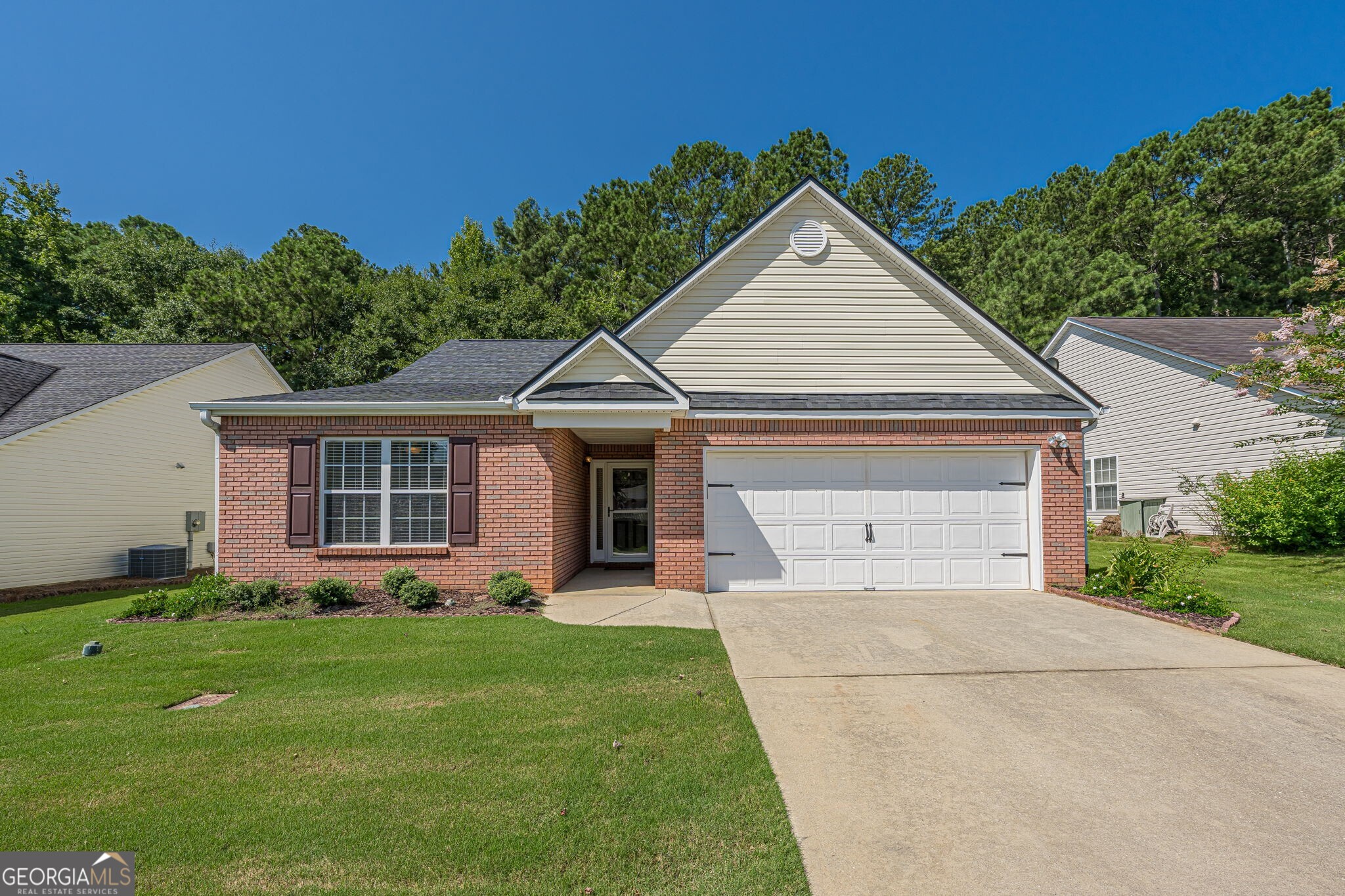 912 Village View Cir — photo