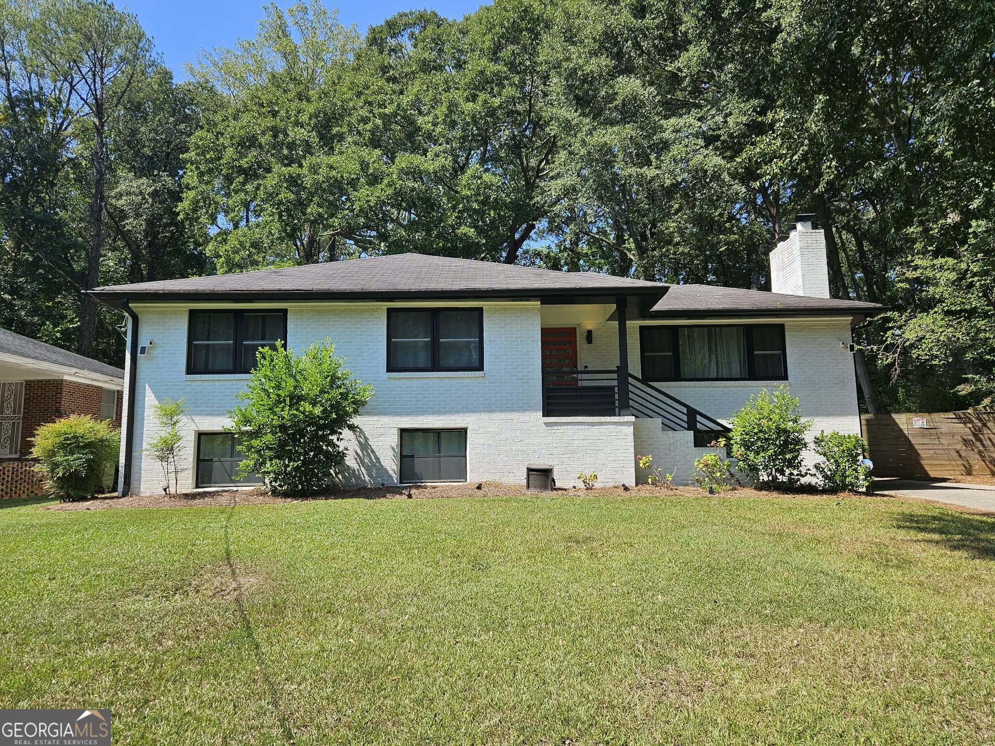 280 W Lake Dr NW — photo