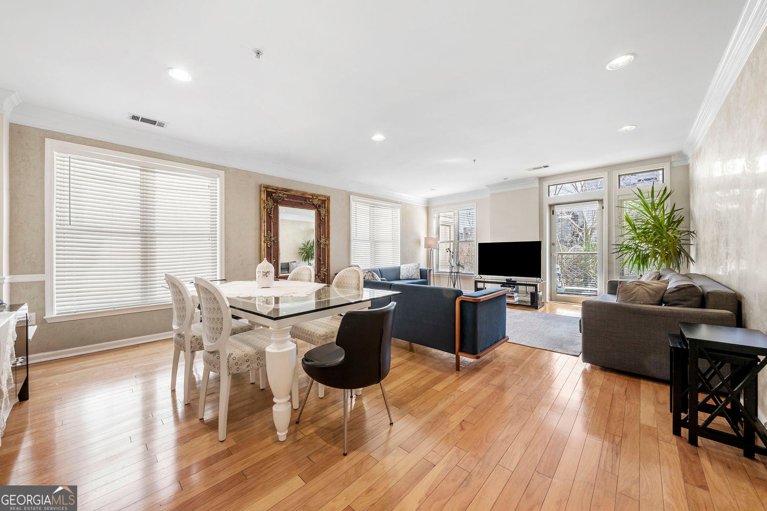 3334 Peachtree Rd NE 112 — photo