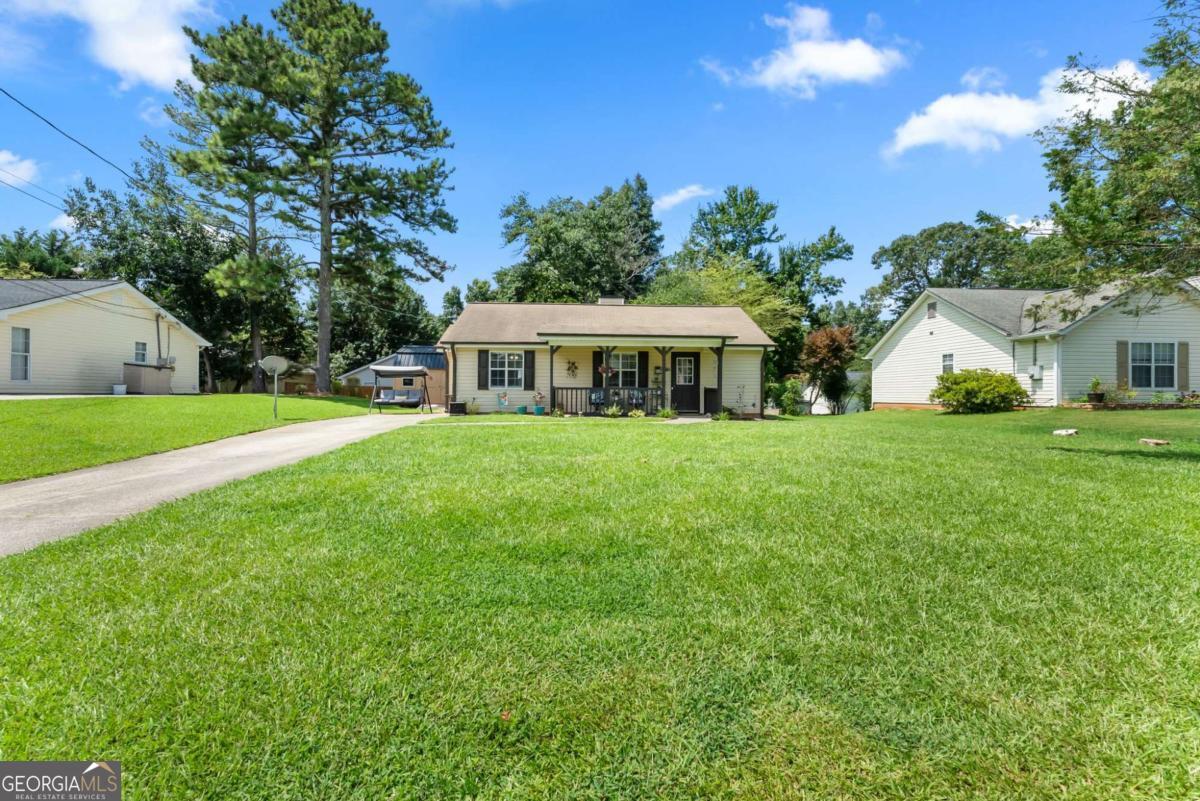 2560 Fairlane Dr — photo