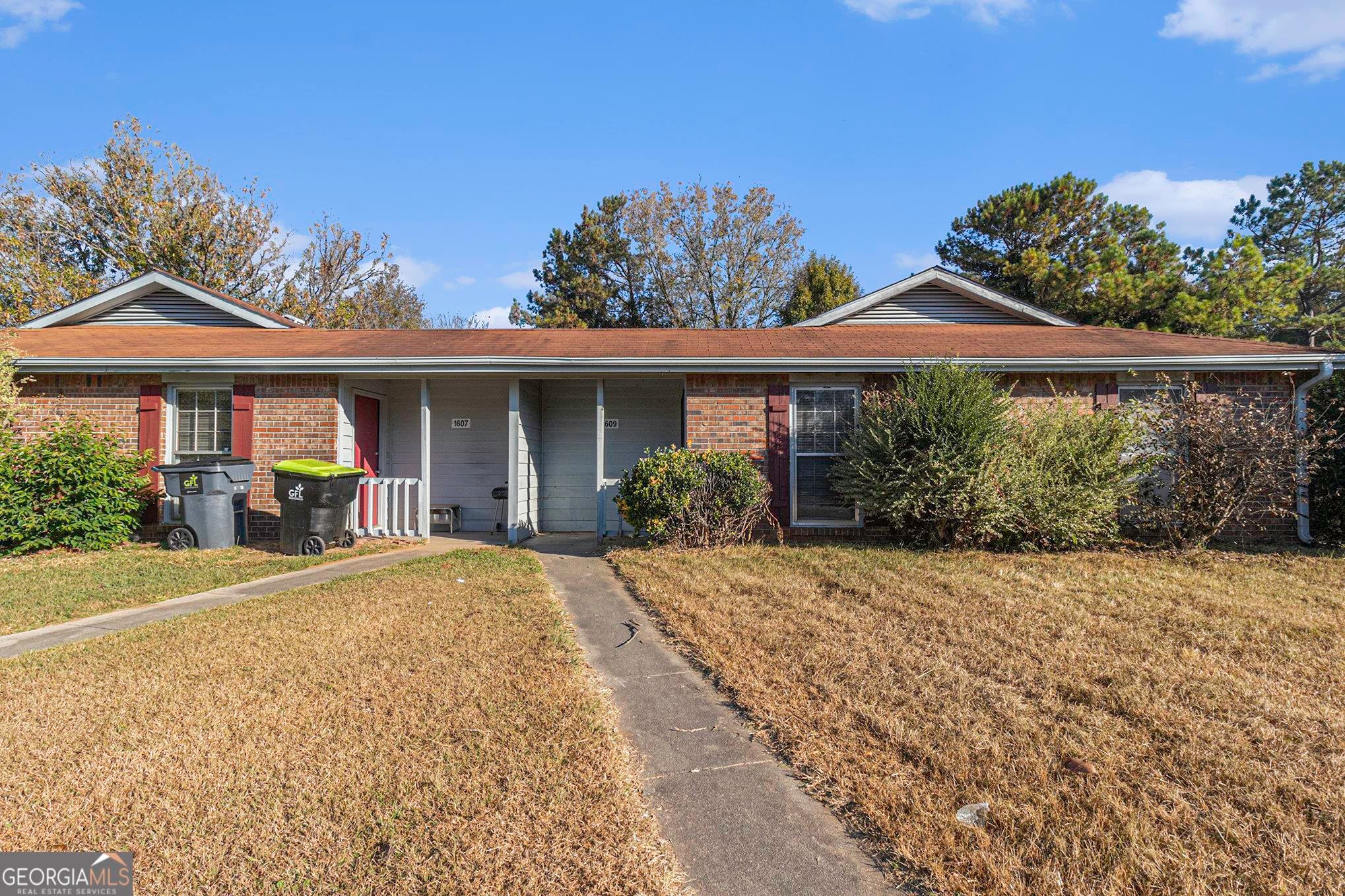 1609 Riverside Trl NE — photo