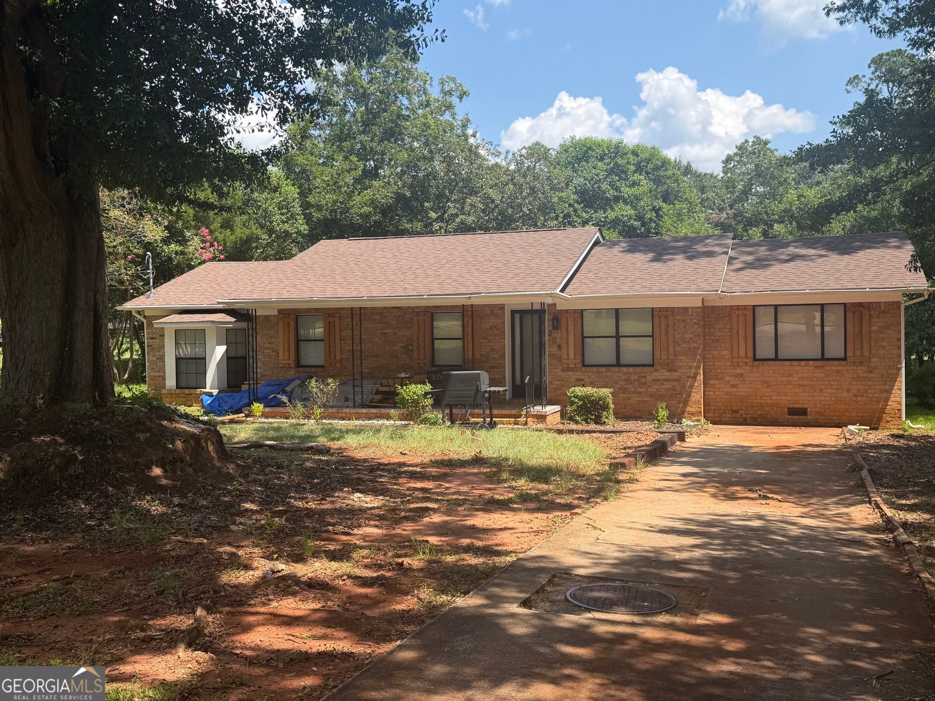 208 Drake Dr — photo