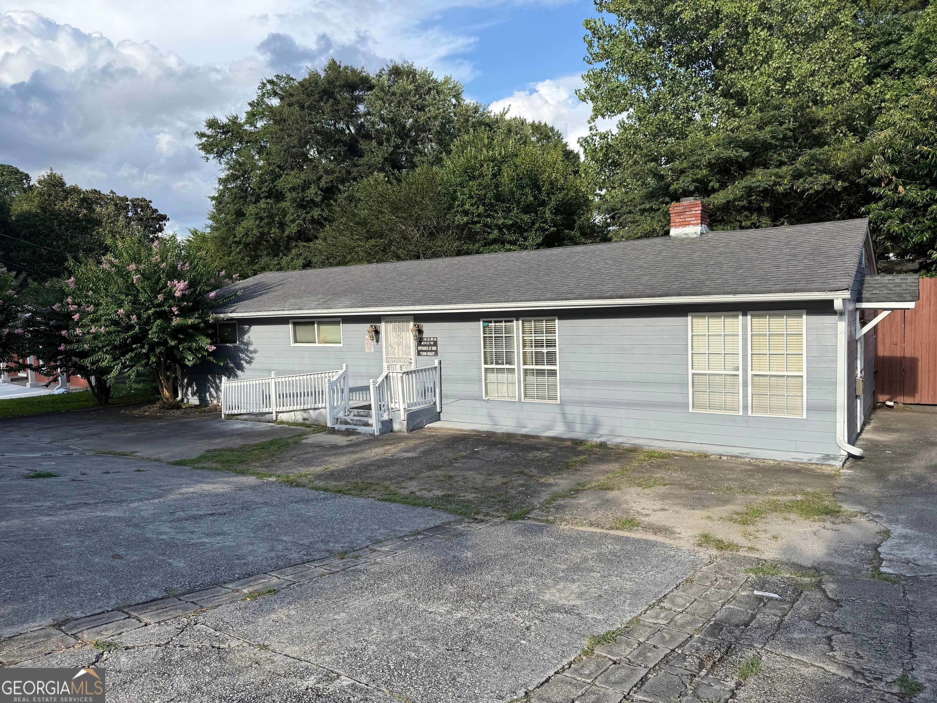 3147 Shallowford Rd — photo