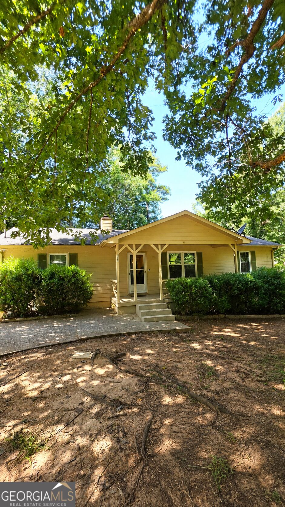 208 Lakeview Dr — photo