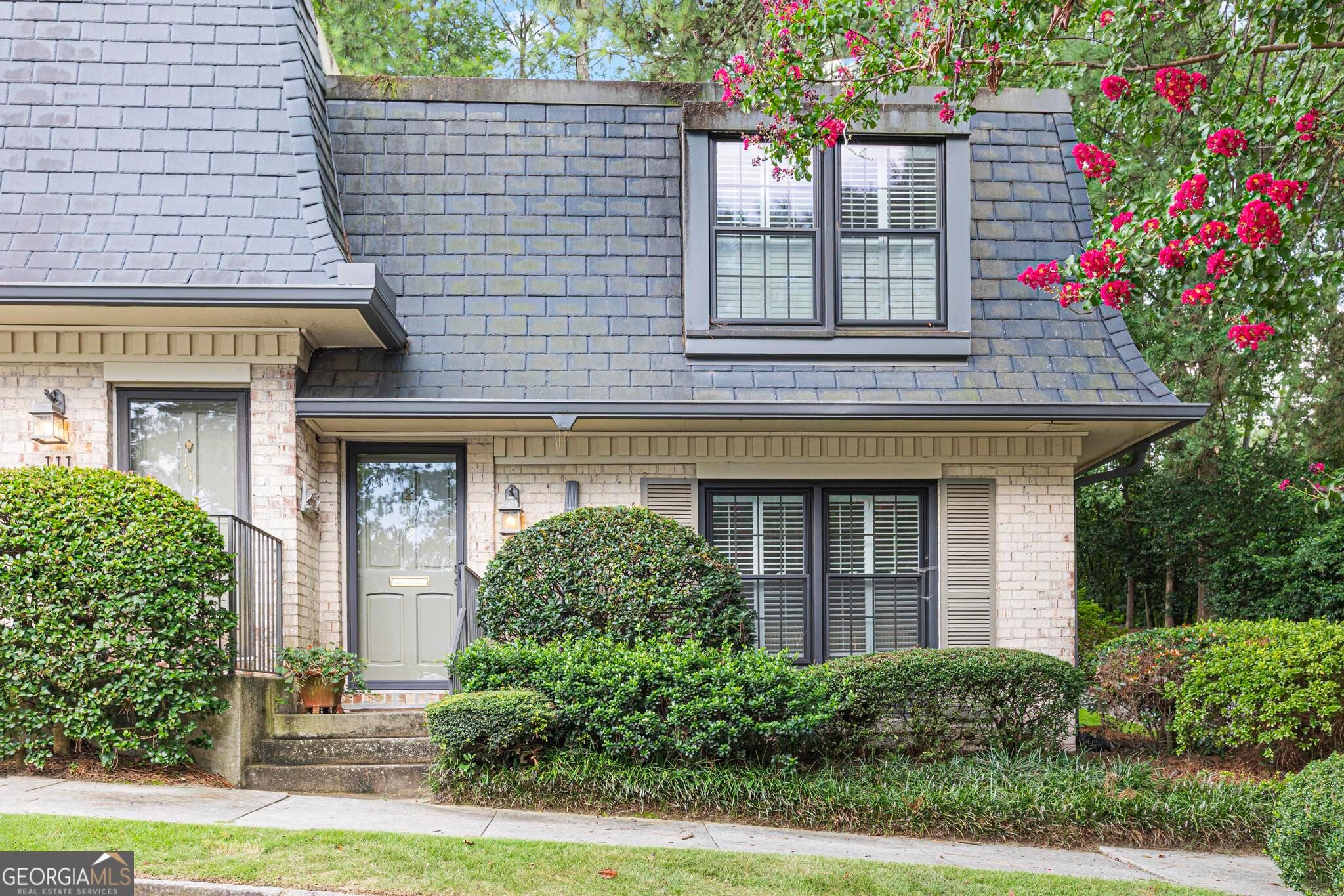 112 Adrian Pl NW — photo