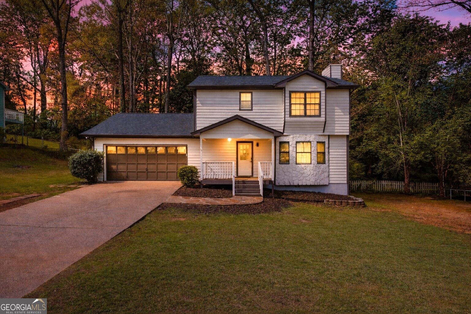 976 Walnut Dr — photo