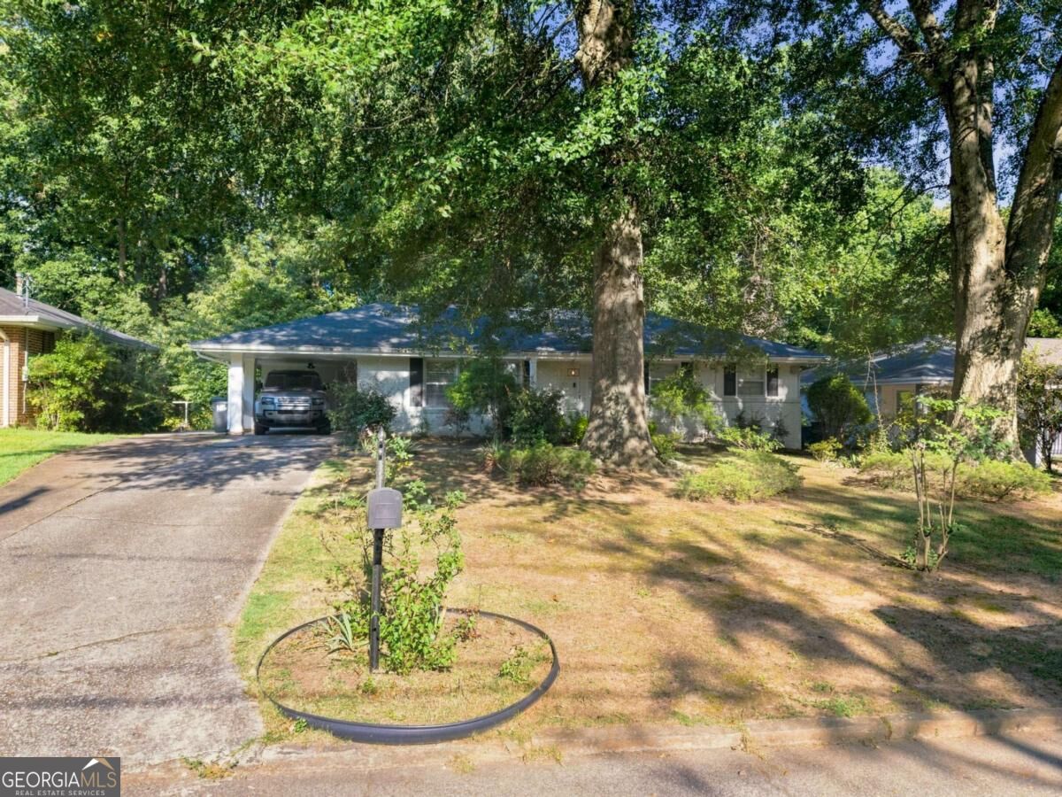 2834 S Clark Dr — photo