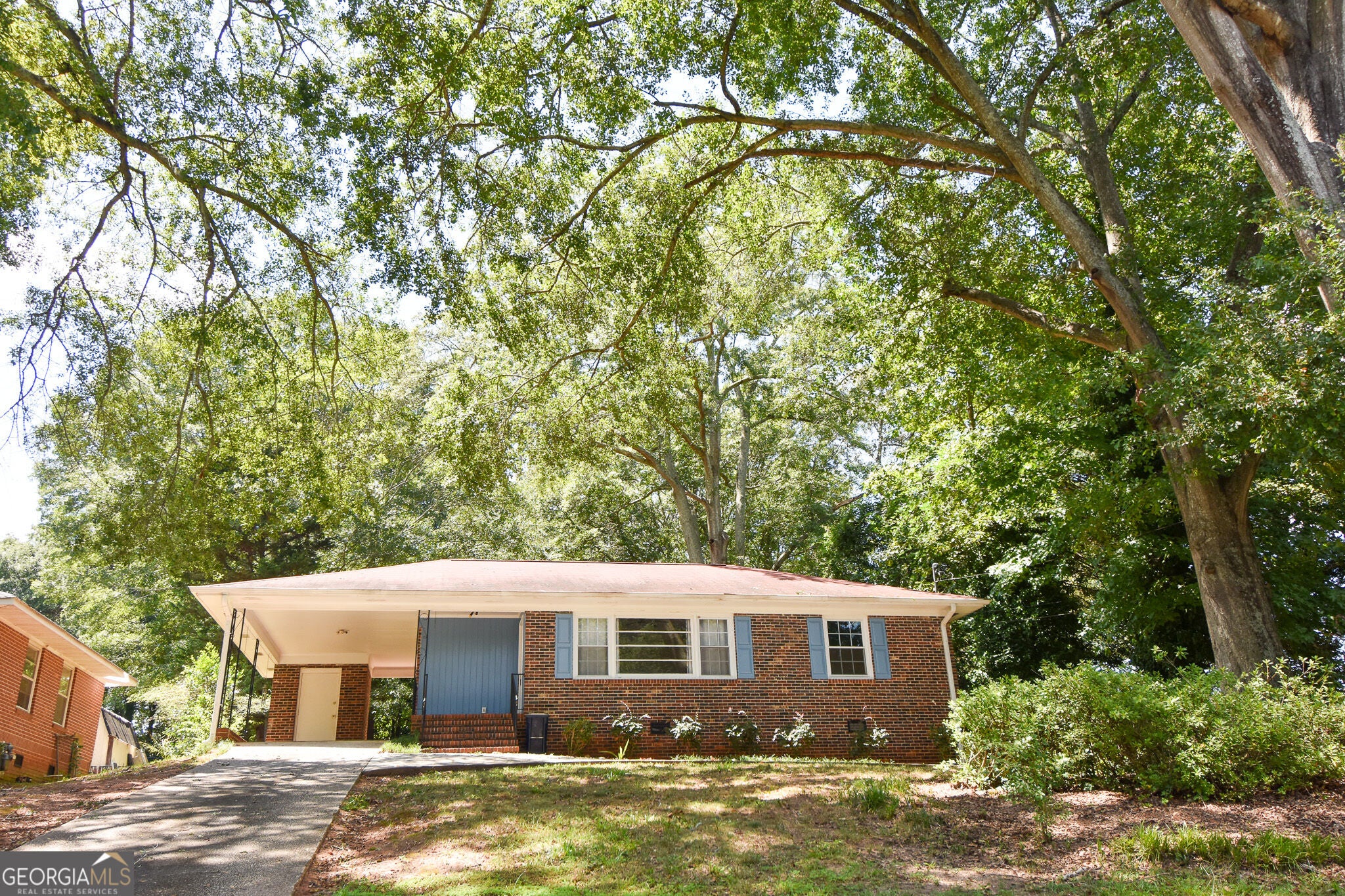 1541 Oakhill Dr — photo