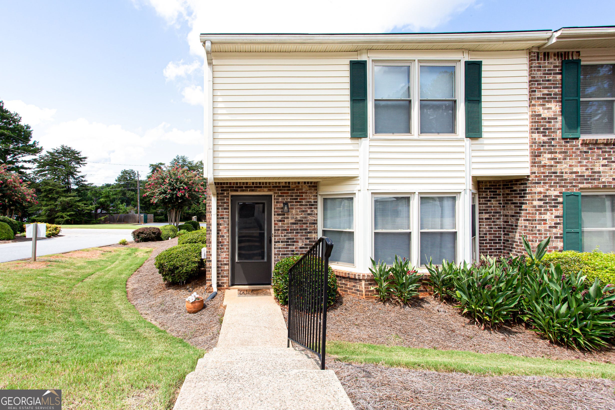 768 Longleaf Dr — photo